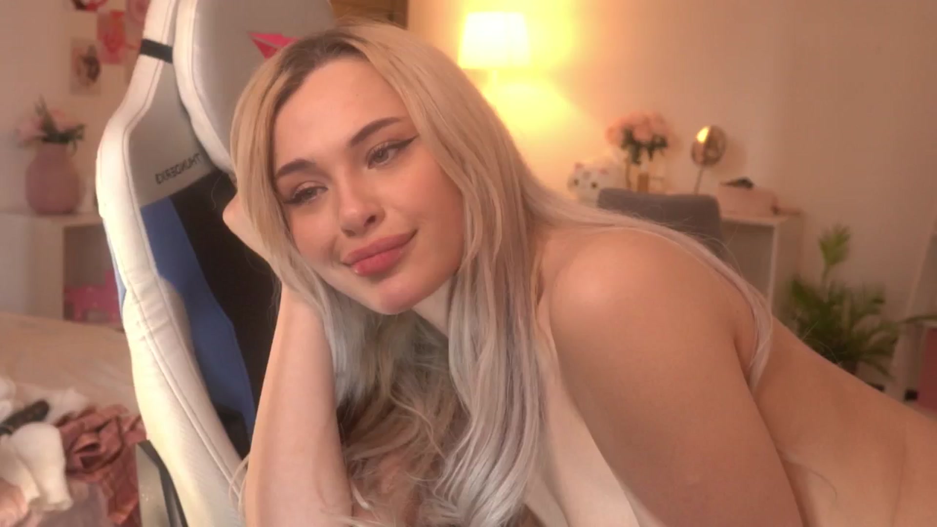 Gallery image thumbnail from Lina_Jay's myfreecams stream on, 05/04/2024, 10:06 image 6 of 20