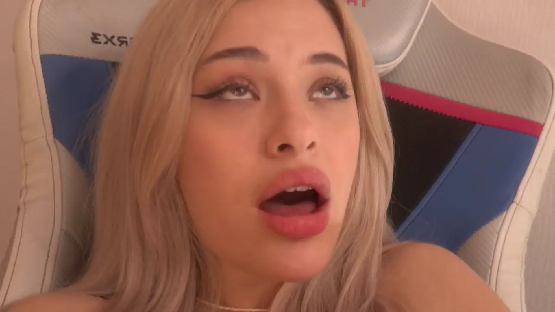 Gallery image thumbnail from Lina_Jay's myfreecams stream on, 05/04/2024, 10:06 image 16 of 20