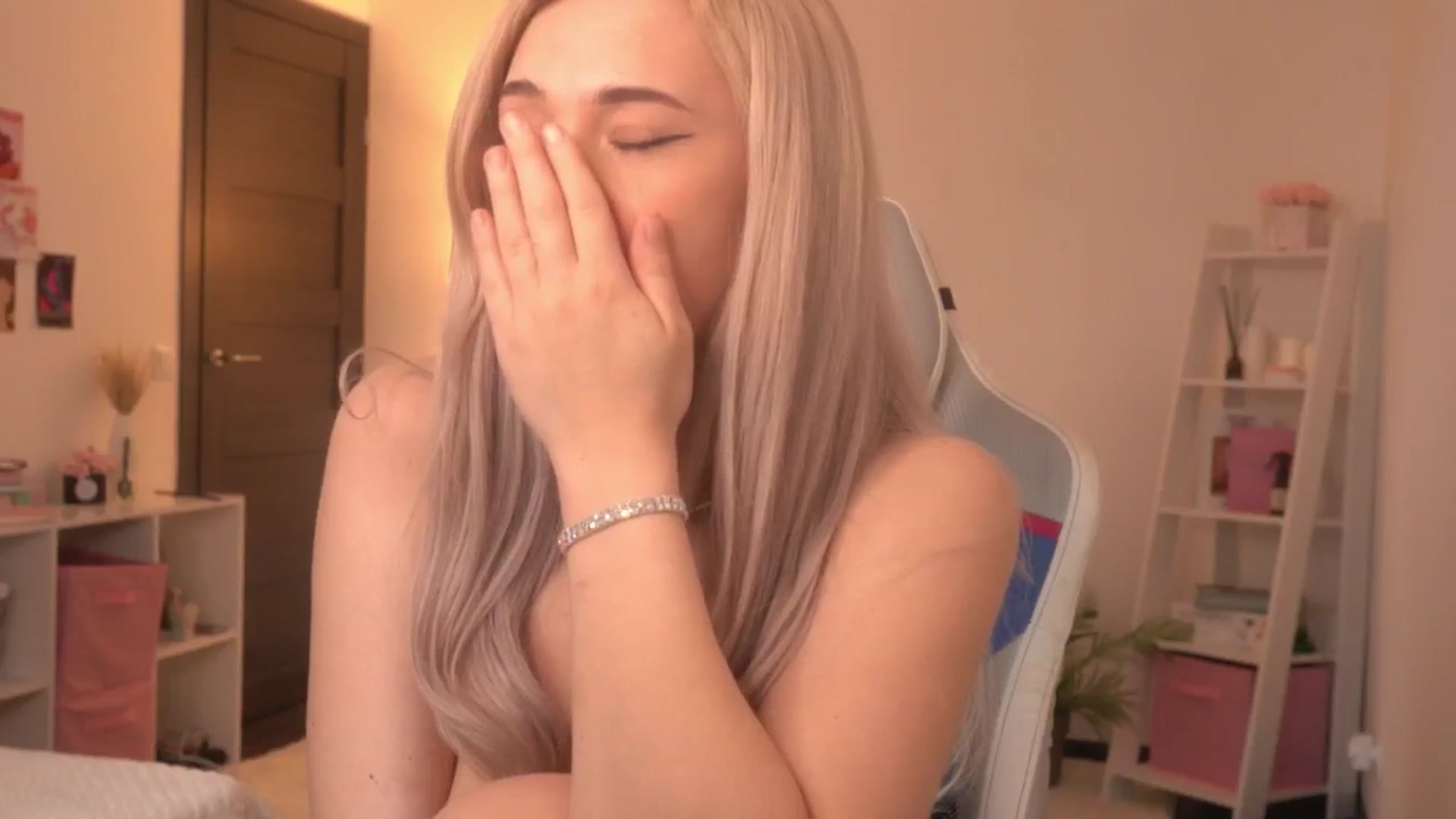 Gallery image thumbnail from Lina_Jay's myfreecams stream on, 05/05/2024, 08:17 image 16 of 20