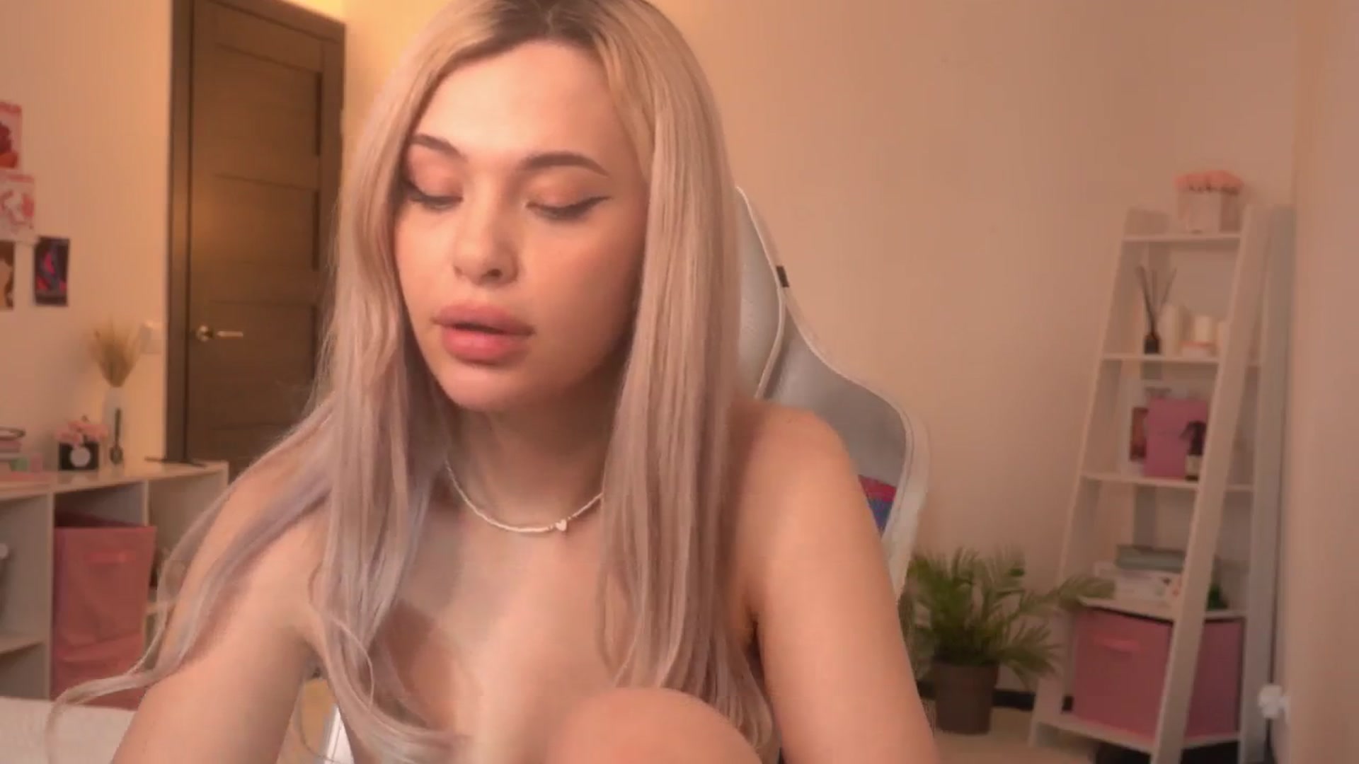 Gallery image thumbnail from Lina_Jay's myfreecams stream on, 05/05/2024, 08:17 image 18 of 20