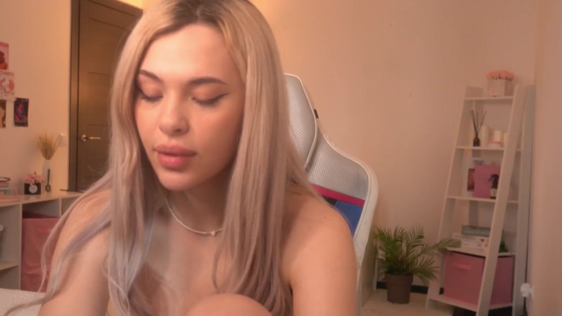Gallery image thumbnail from Lina_Jay's myfreecams stream on, 05/05/2024, 08:17 image 19 of 20