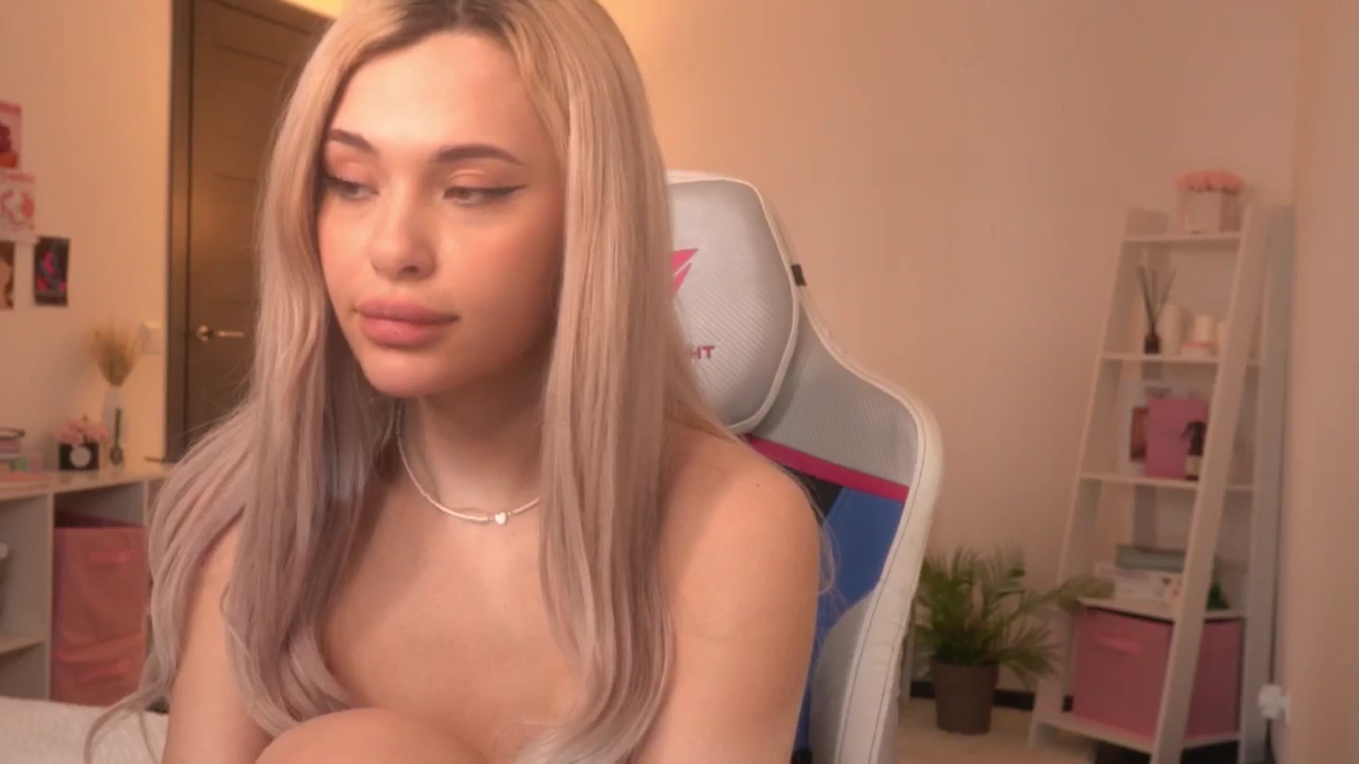 Gallery image thumbnail from Lina_Jay's myfreecams stream on, 05/05/2024, 08:17 image 17 of 20