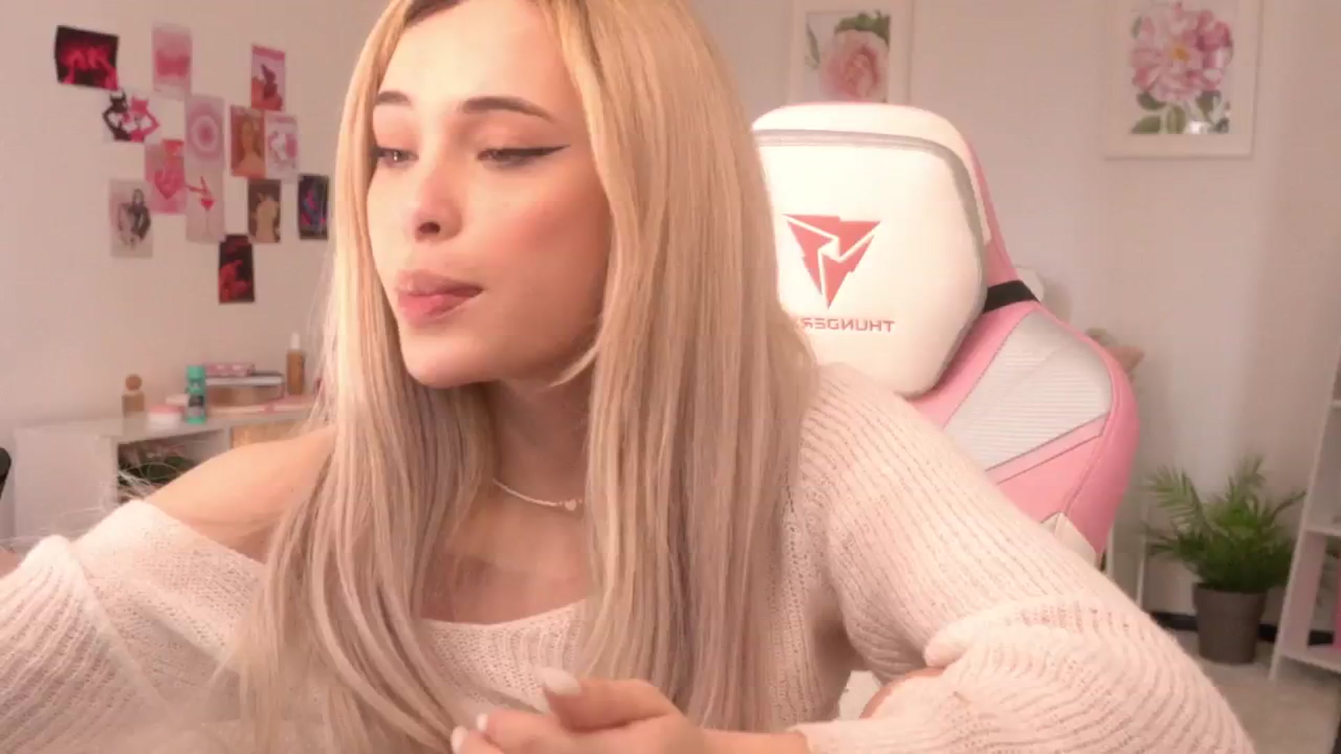 Gallery image thumbnail from Lina_Jay's myfreecams stream on, 05/18/2024, 10:29 image 8 of 20
