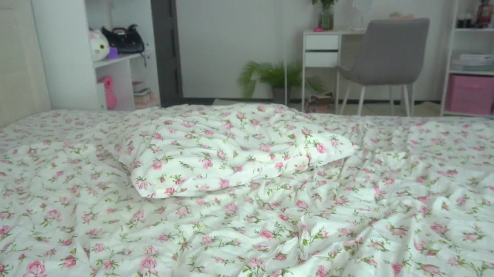 Gallery image thumbnail from Lina_Jay's myfreecams stream on, 08/06/2024, 10:49 image 1 of 20