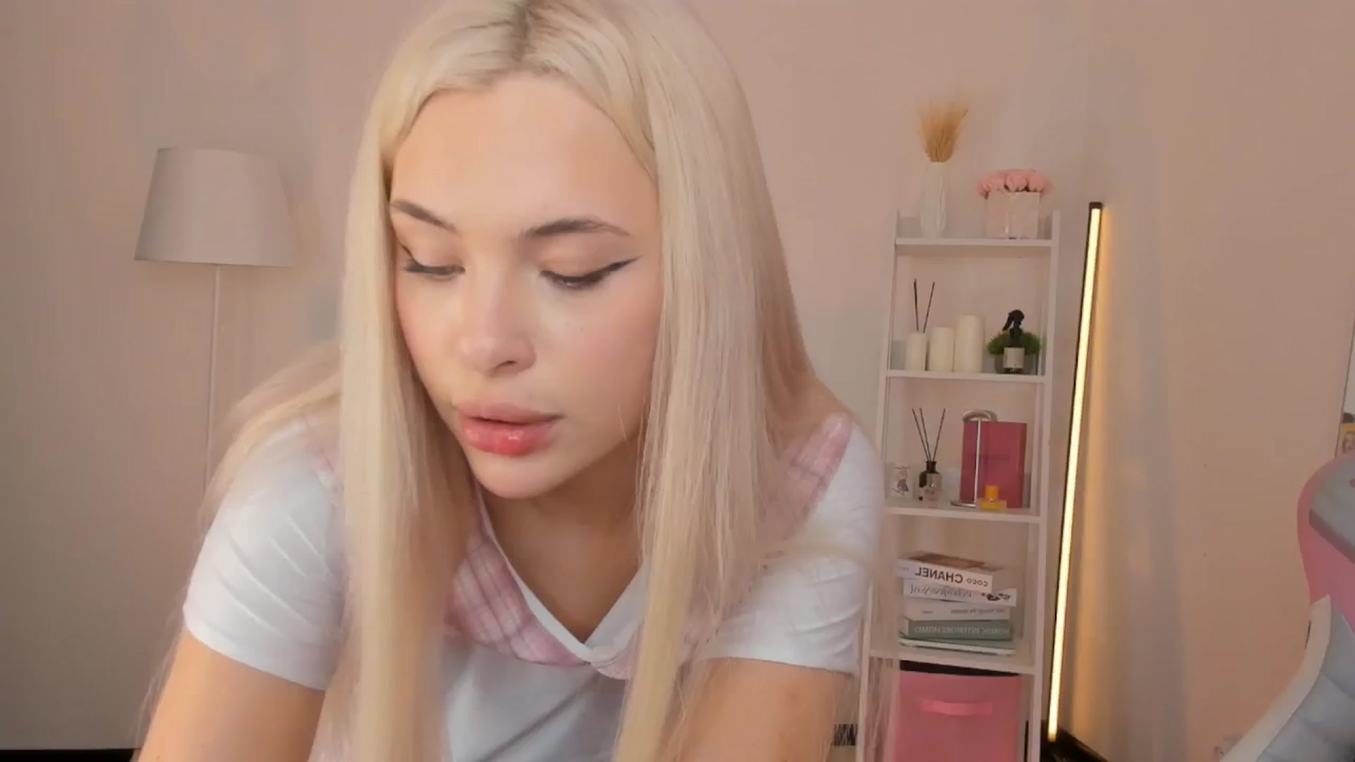 Gallery image thumbnail from Lina_Jay's myfreecams stream on, 08/16/2024, 12:08 image 14 of 20