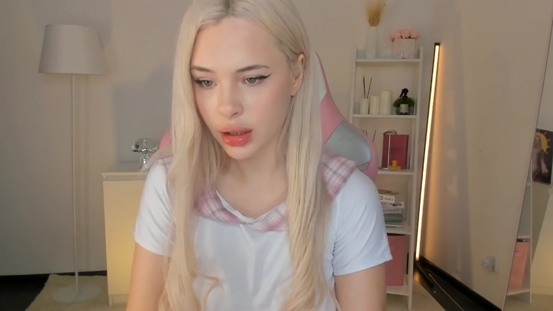 Gallery image thumbnail from Lina_Jay's myfreecams stream on, 08/17/2024, 11:01 image 4 of 20
