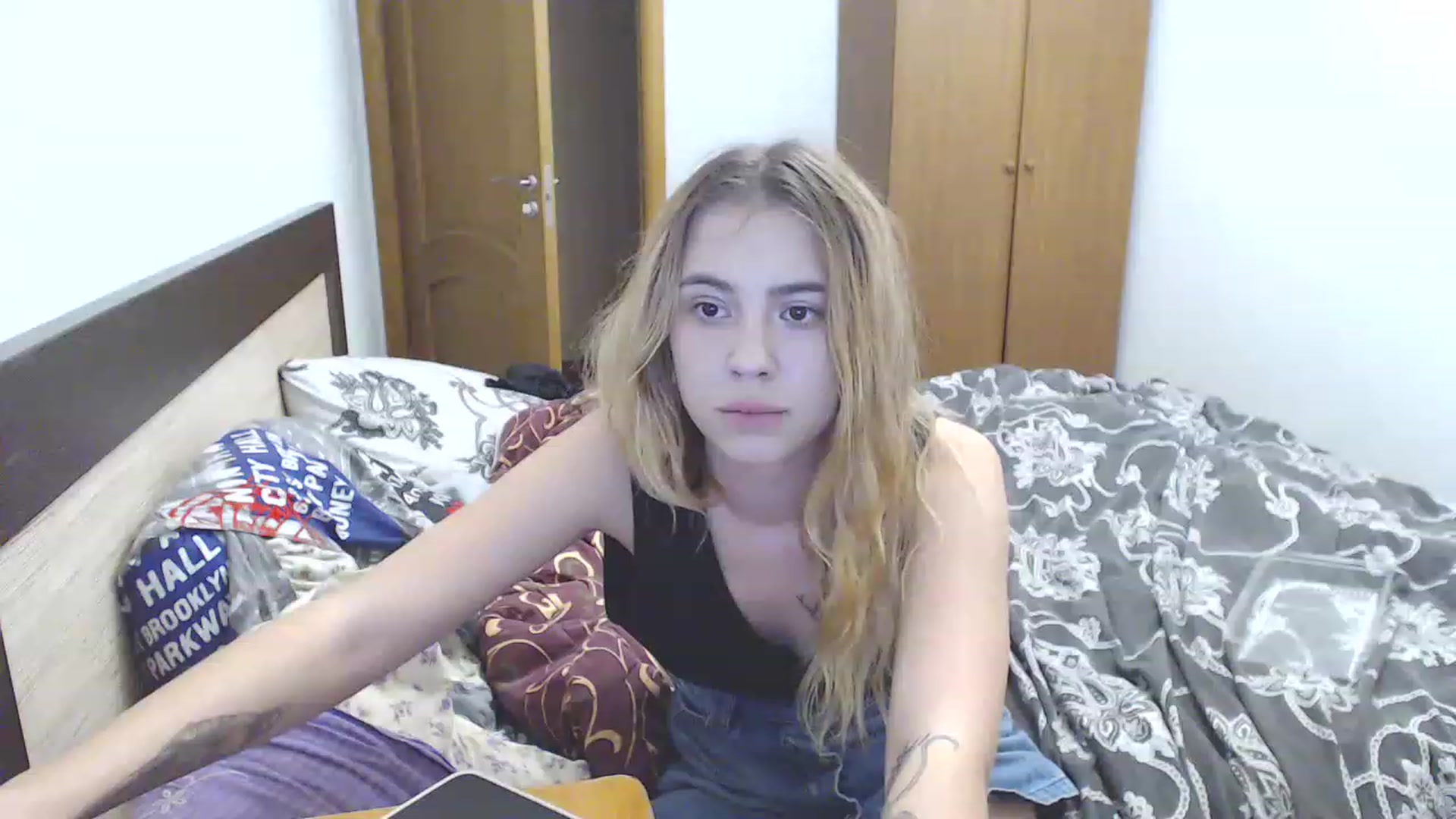 Gallery image thumbnail from Lina_hotty's myfreecams stream on, 11/26/2022, 18:12 image 16 of 20