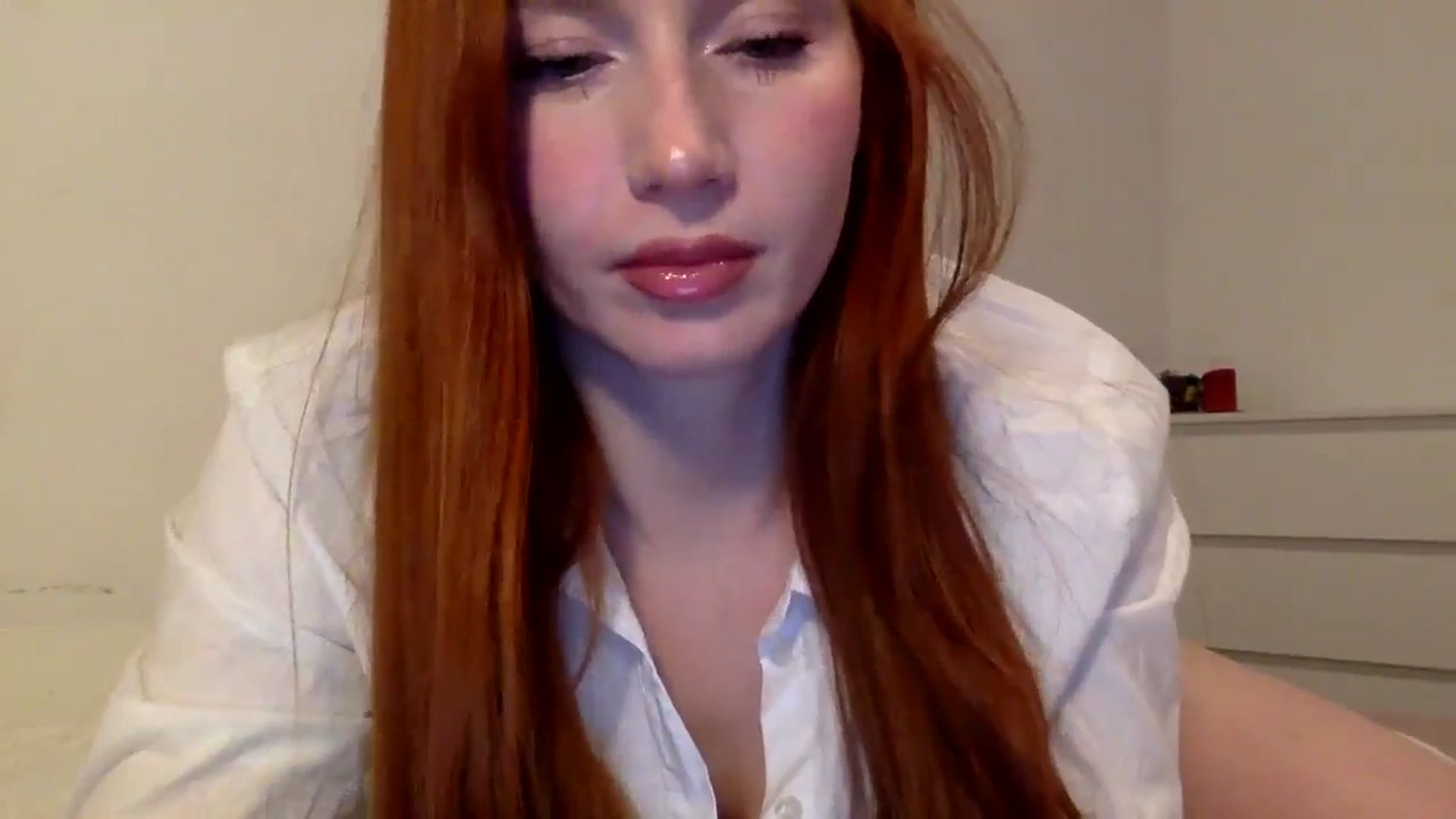 Gallery image thumbnail from Linaah6's myfreecams stream on, 11/05/2024, 18:22 image 15 of 20