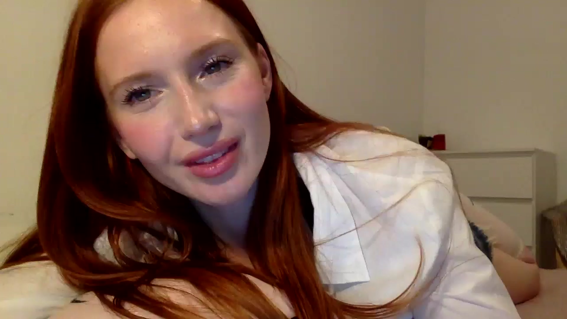 Gallery image thumbnail from Linaah6's myfreecams stream on, 11/05/2024, 19:25 image 14 of 20