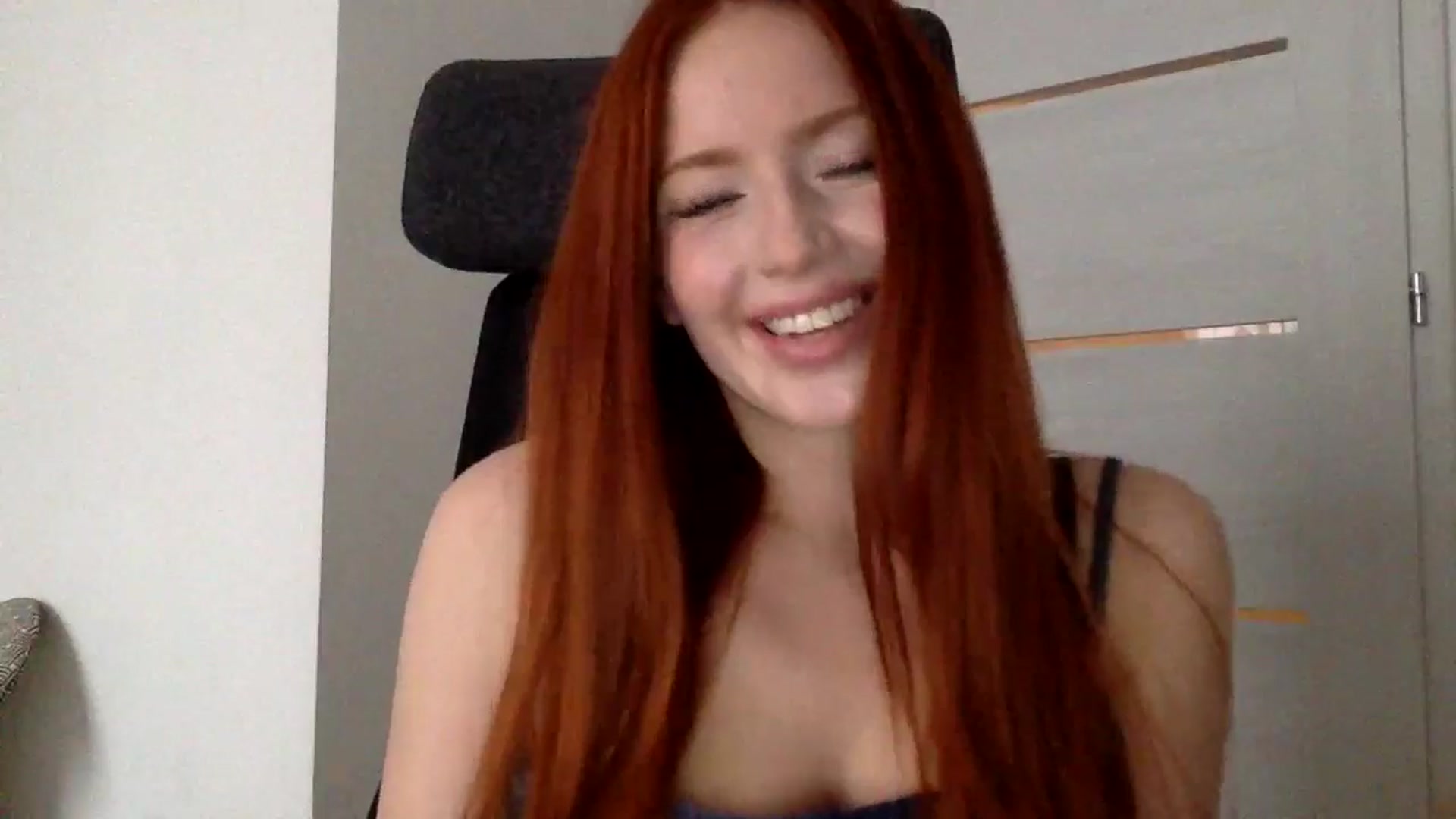 Gallery image thumbnail from Linaah6's myfreecams stream on, 11/20/2024, 12:51 image 3 of 20