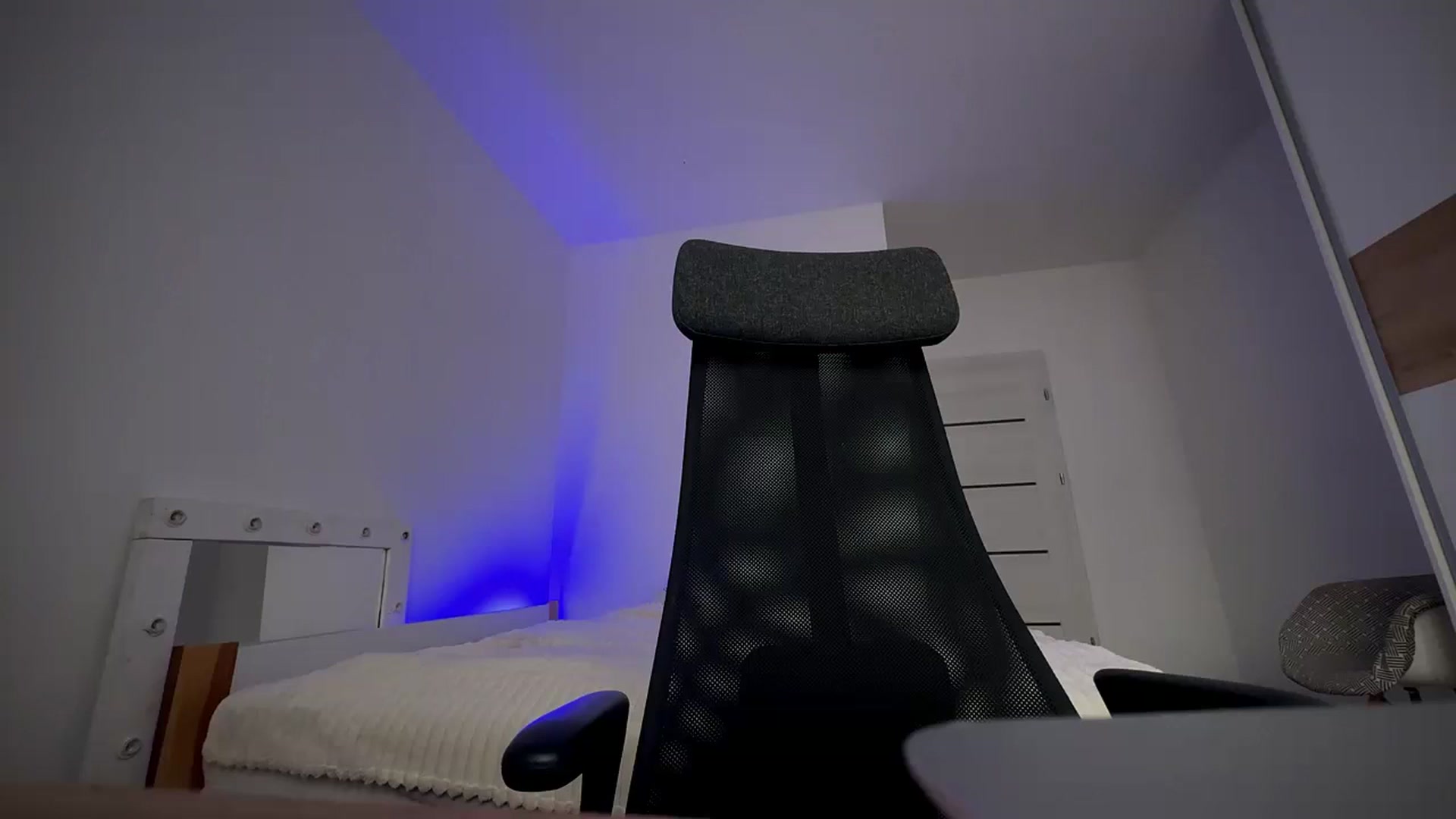 Gallery image thumbnail from Linaah6's myfreecams stream on, 11/27/2024, 13:42 image 8 of 20