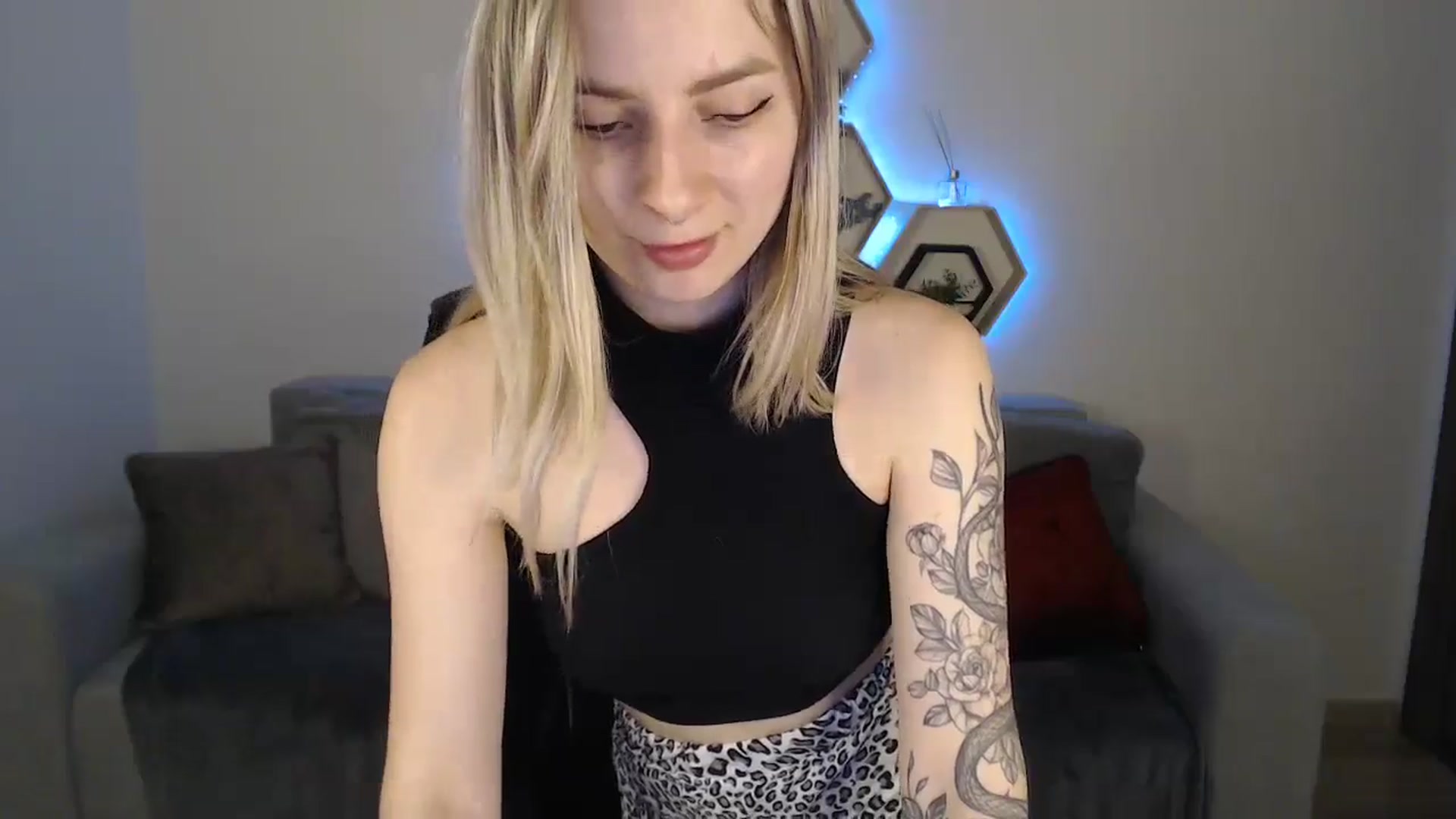 Gallery image thumbnail from LinasMoon's myfreecams stream on, 05/19/2024, 13:42 image 19 of 20