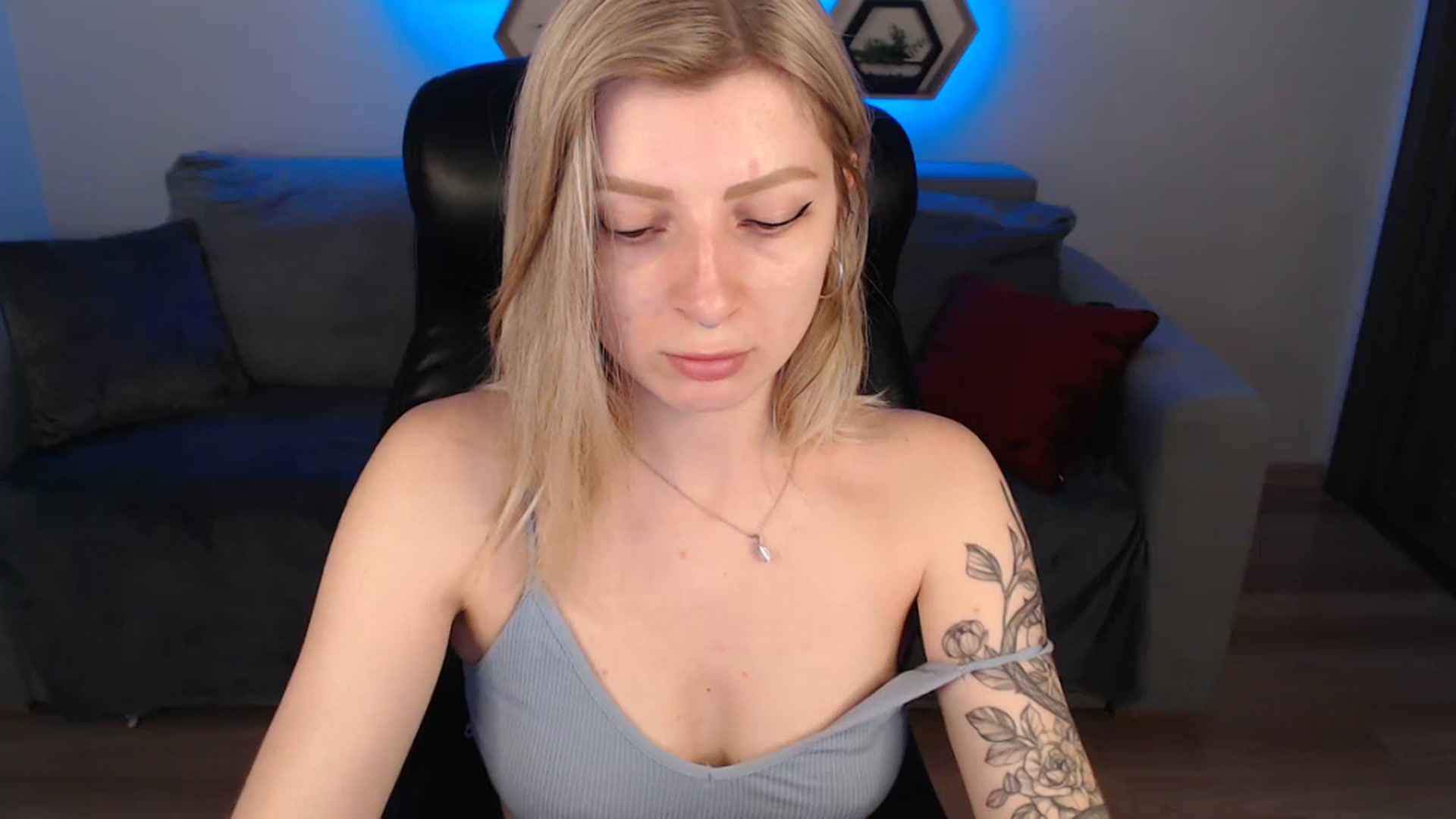 Gallery image thumbnail from LinasMoon's myfreecams stream on, 06/10/2024, 09:15 image 4 of 20