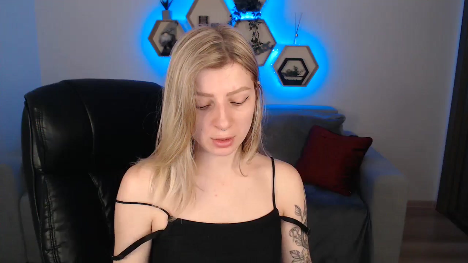 Gallery image thumbnail from LinasMoon's myfreecams stream on, 06/11/2024, 09:03 image 4 of 20