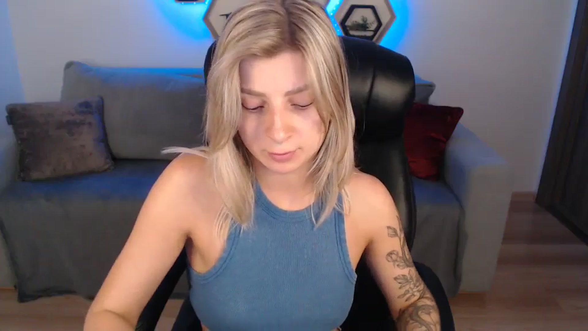 Gallery image thumbnail from LinasMoon's myfreecams stream on, 06/23/2024, 11:20 image 17 of 20