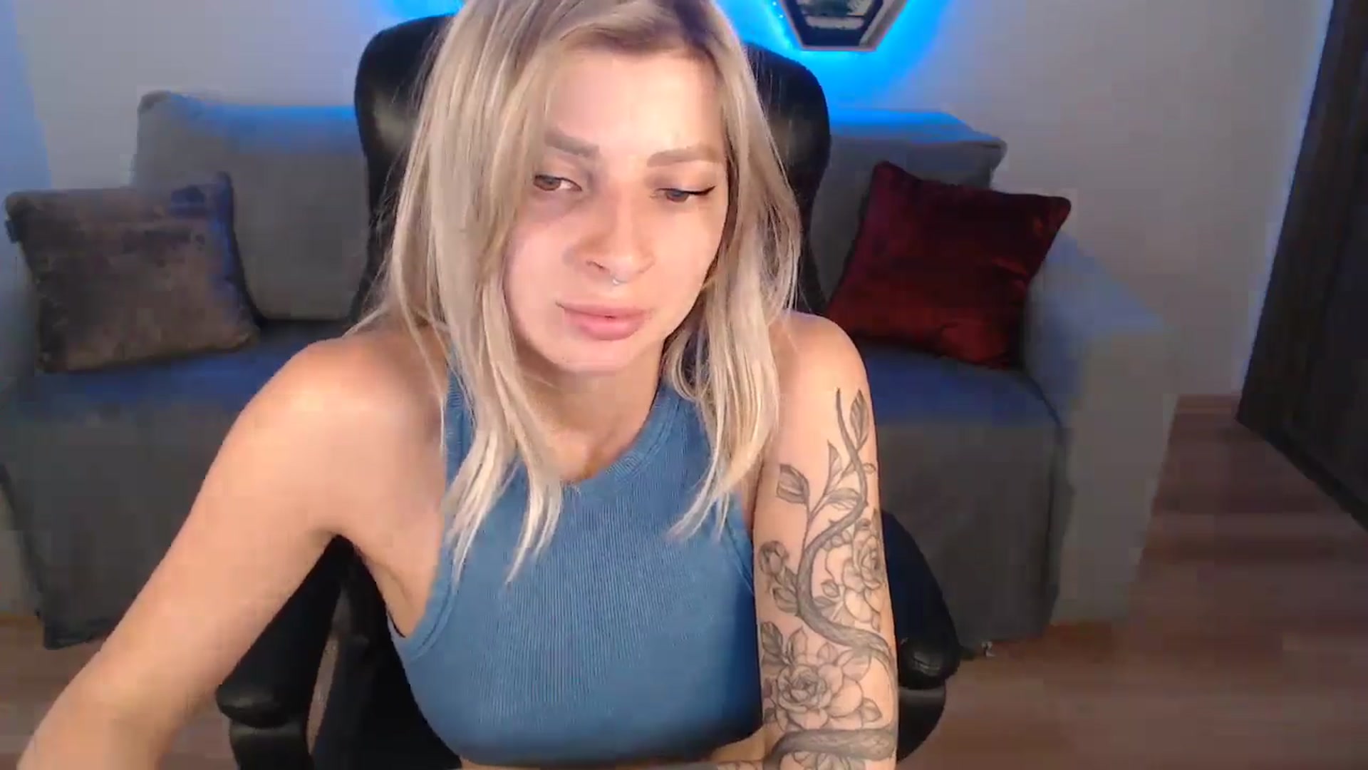 Gallery image thumbnail from LinasMoon's myfreecams stream on, 06/23/2024, 13:27 image 10 of 20