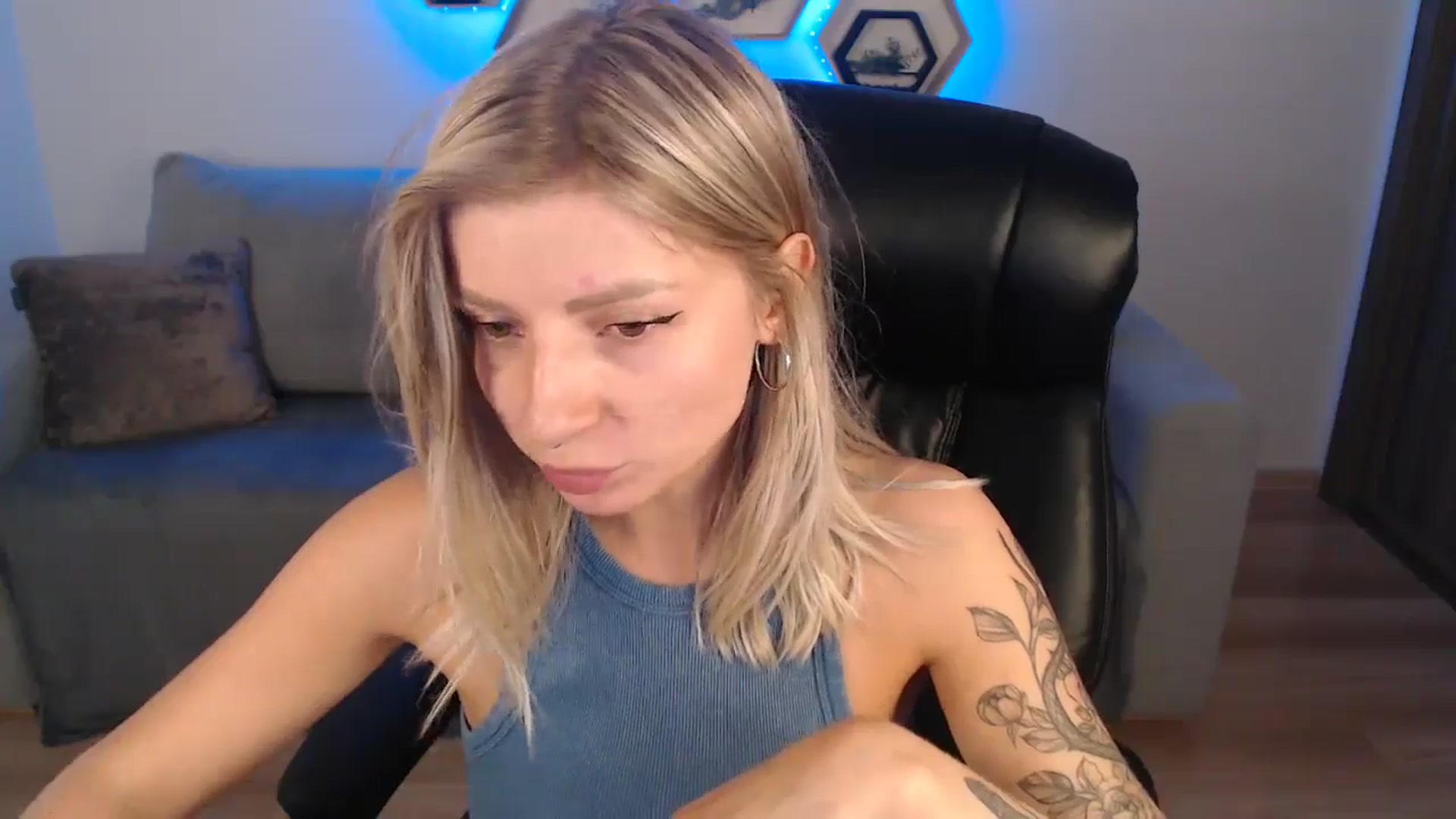 Gallery image thumbnail from LinasMoon's myfreecams stream on, 06/23/2024, 13:27 image 6 of 20