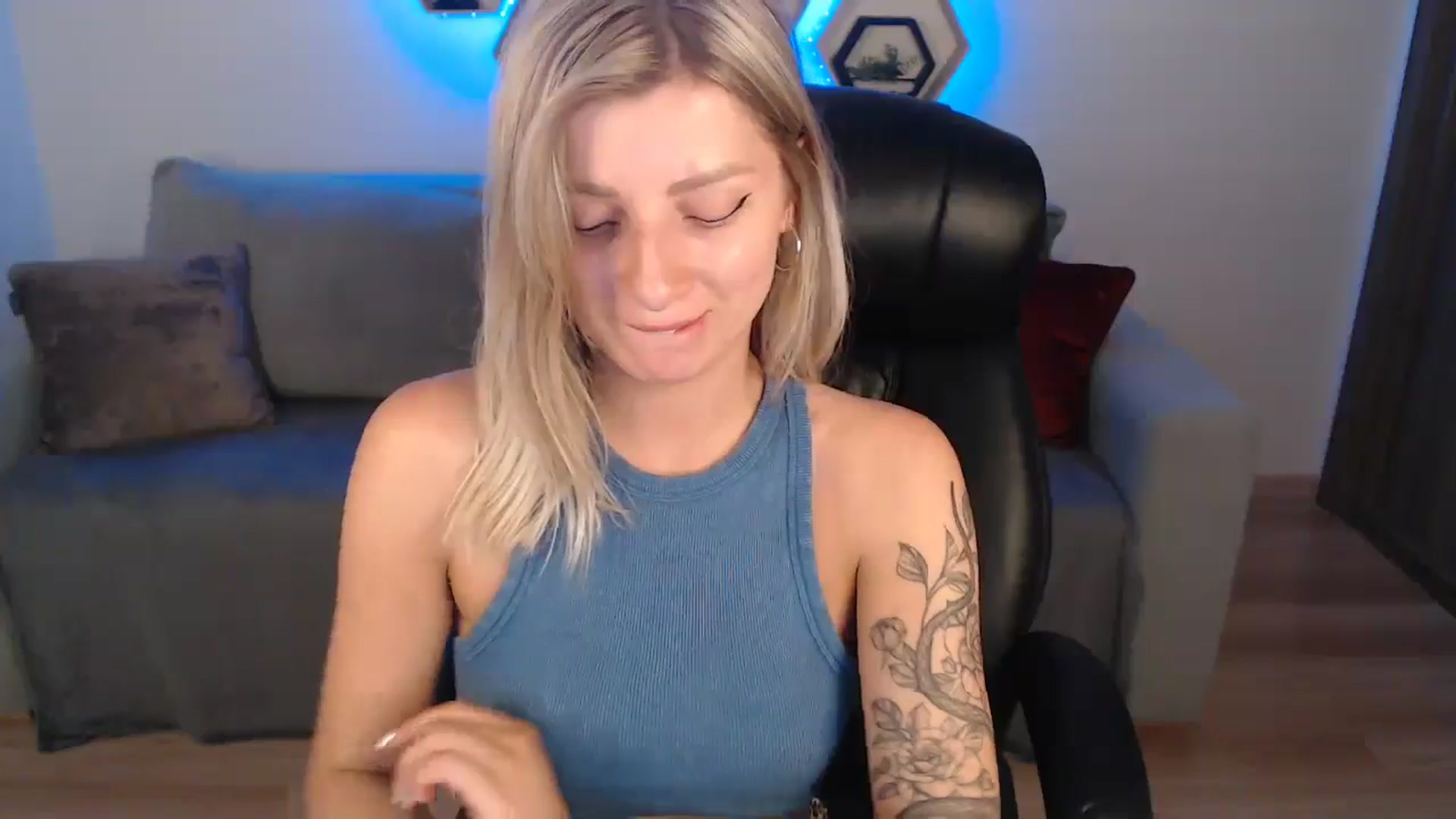 Gallery image thumbnail from LinasMoon's myfreecams stream on, 06/23/2024, 13:27 image 15 of 20