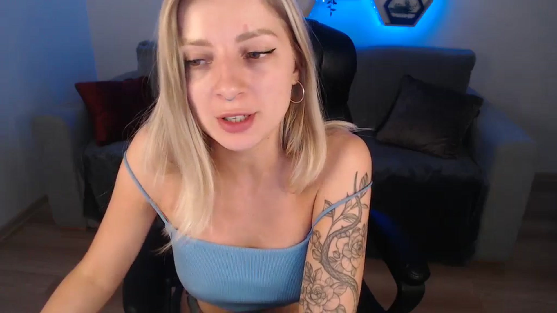 Gallery image thumbnail from LinasMoon's myfreecams stream on, 06/28/2024, 11:36 image 16 of 20
