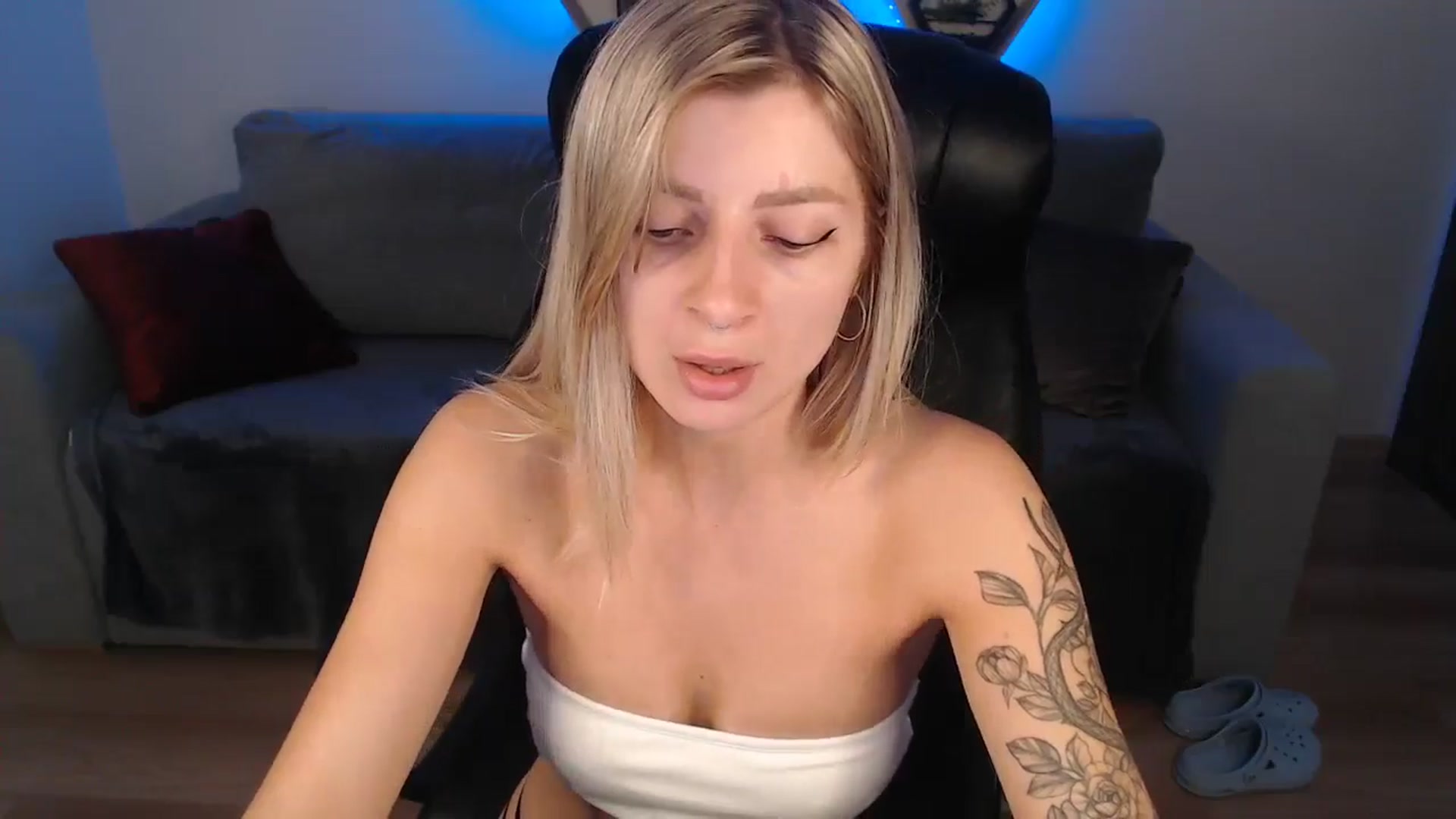 Gallery image thumbnail from LinasMoon's myfreecams stream on, 06/29/2024, 10:32 image 7 of 20