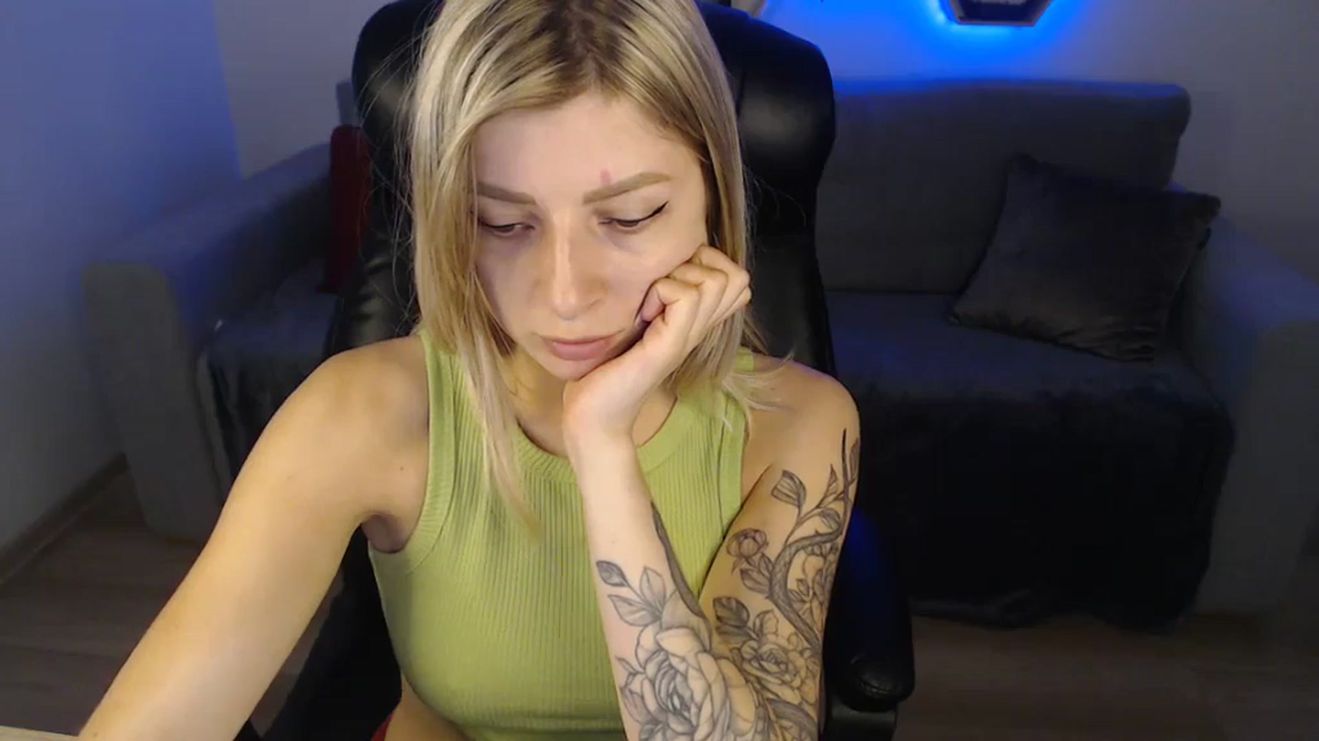 Gallery image thumbnail from LinasMoon's myfreecams stream on, 06/30/2024, 10:46 image 14 of 20