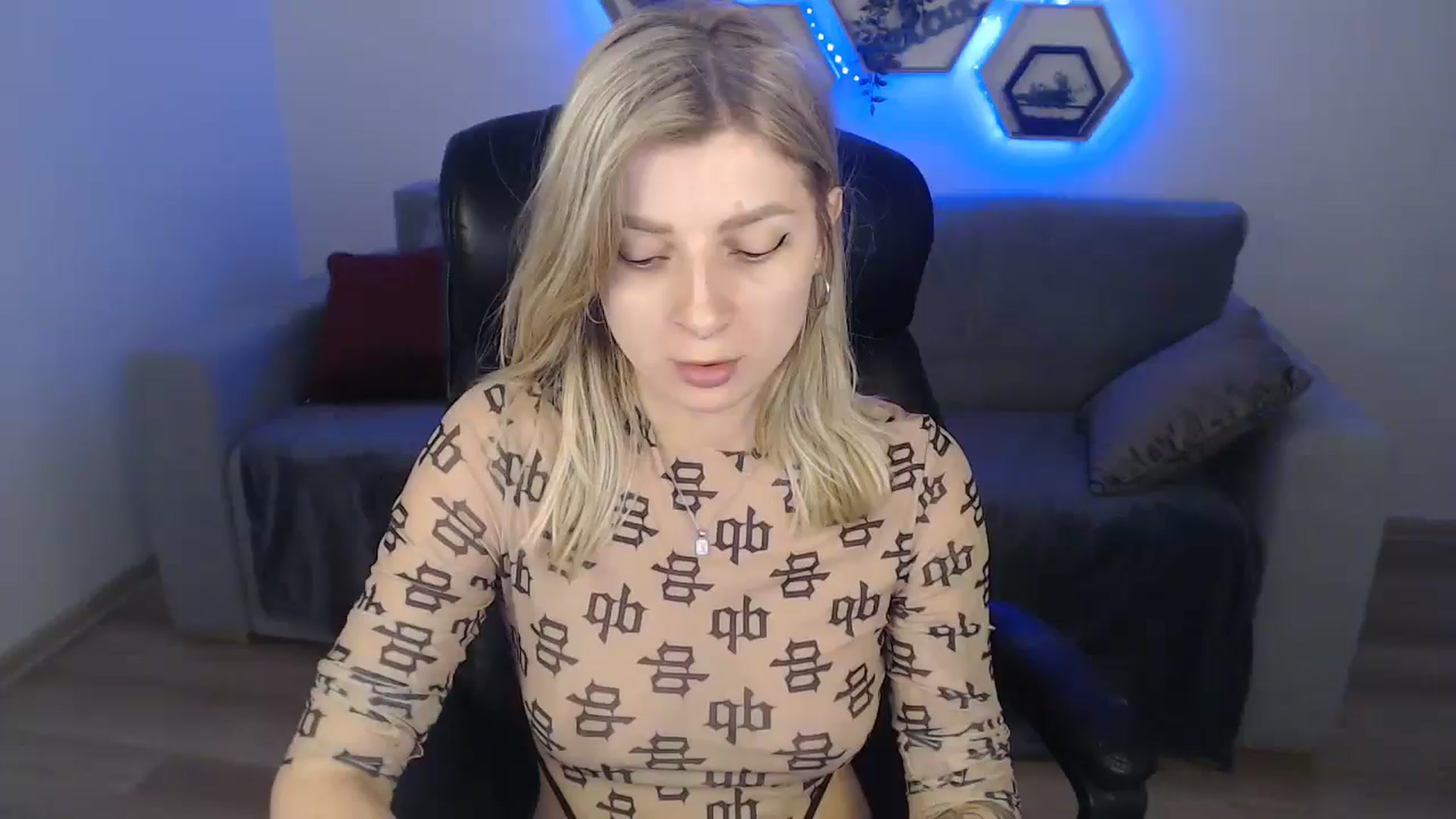 Gallery image thumbnail from LinasMoon's myfreecams stream on, 07/01/2024, 13:22 image 1 of 20