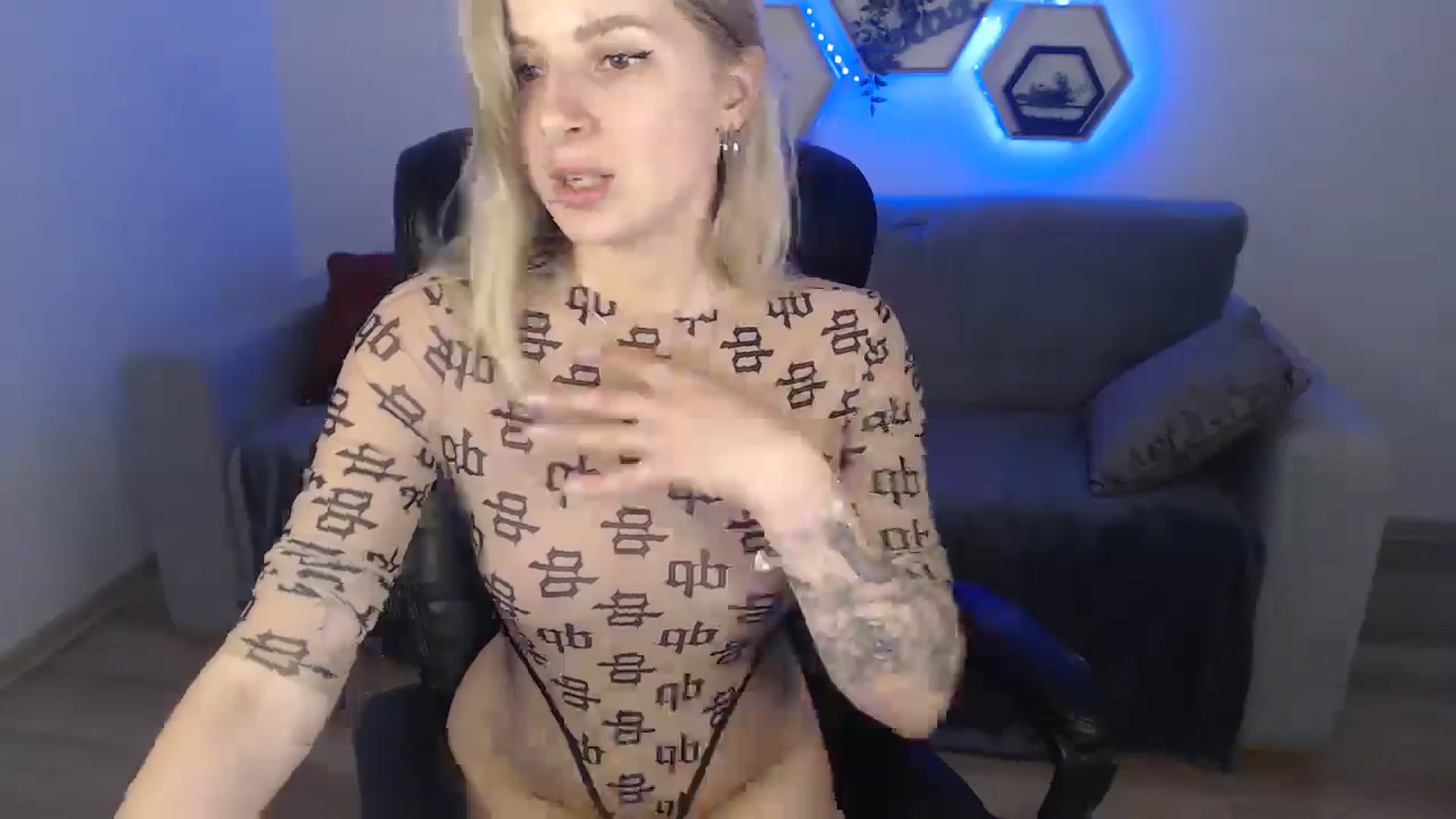 Gallery image thumbnail from LinasMoon's myfreecams stream on, 07/01/2024, 13:22 image 5 of 20
