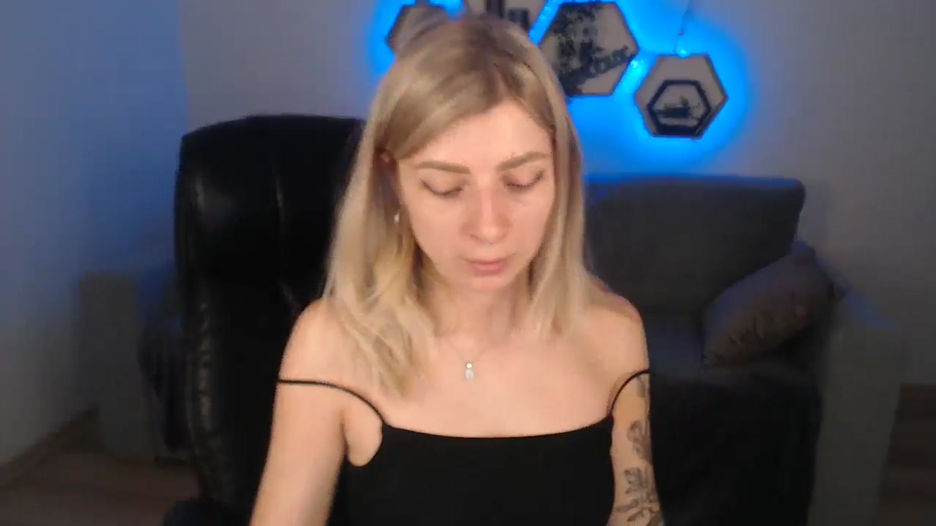 Gallery image thumbnail from LinasMoon's myfreecams stream on, 07/02/2024, 08:59 image 12 of 20