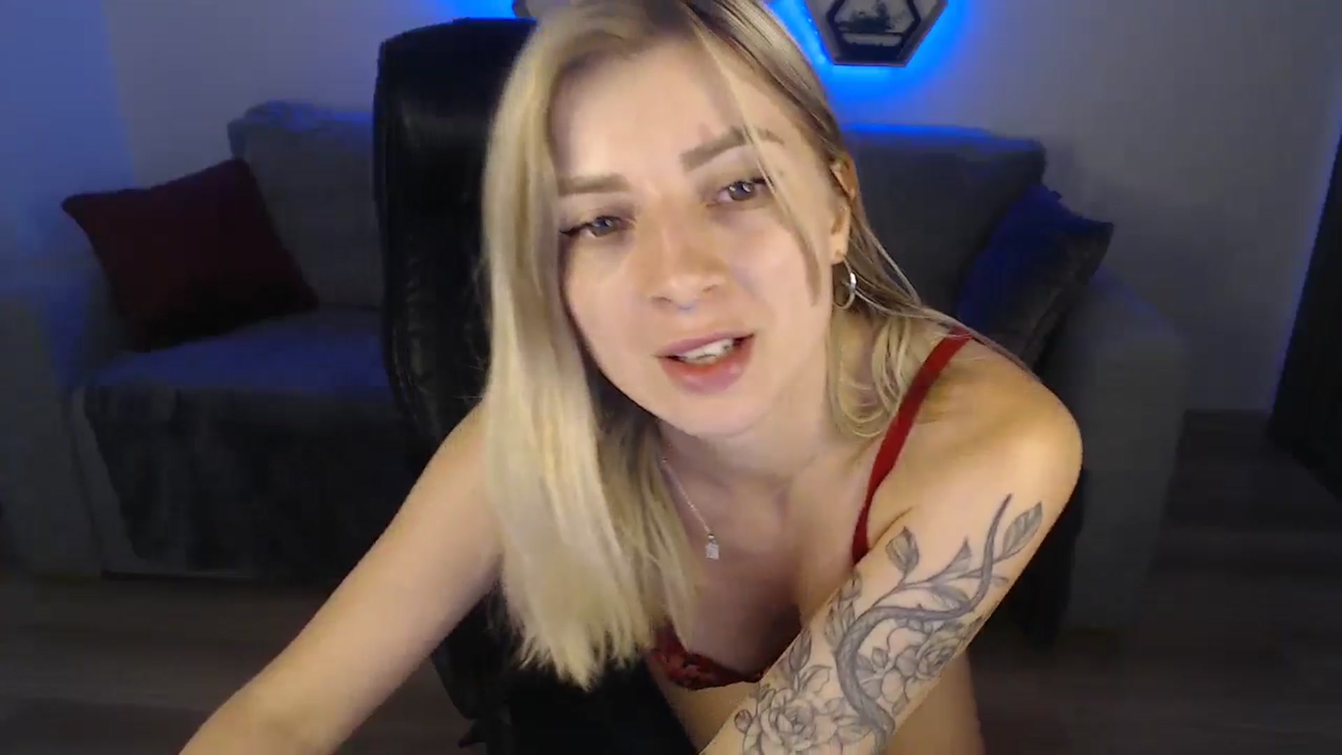 Gallery image thumbnail from LinasMoon's myfreecams stream on, 07/15/2024, 12:03 image 15 of 20