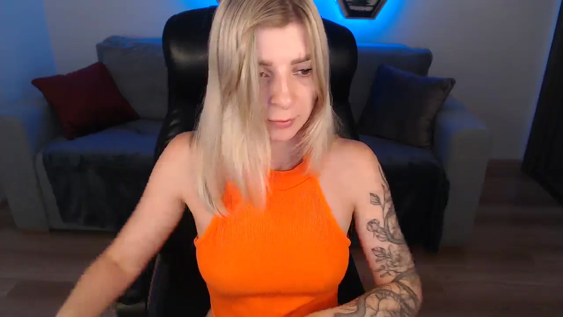 Gallery image thumbnail from LinasMoon's myfreecams stream on, 07/20/2024, 13:49 image 18 of 20