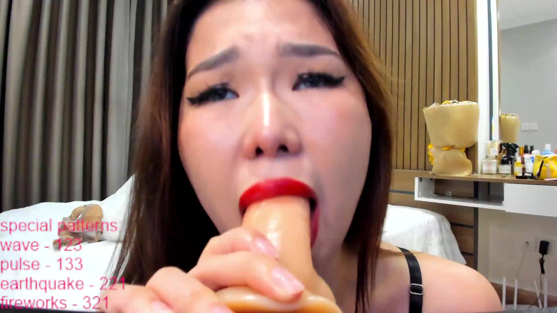 Gallery image thumbnail from LindaMei's myfreecams stream on, 09/12/2026, 18:38 image 11 of 20