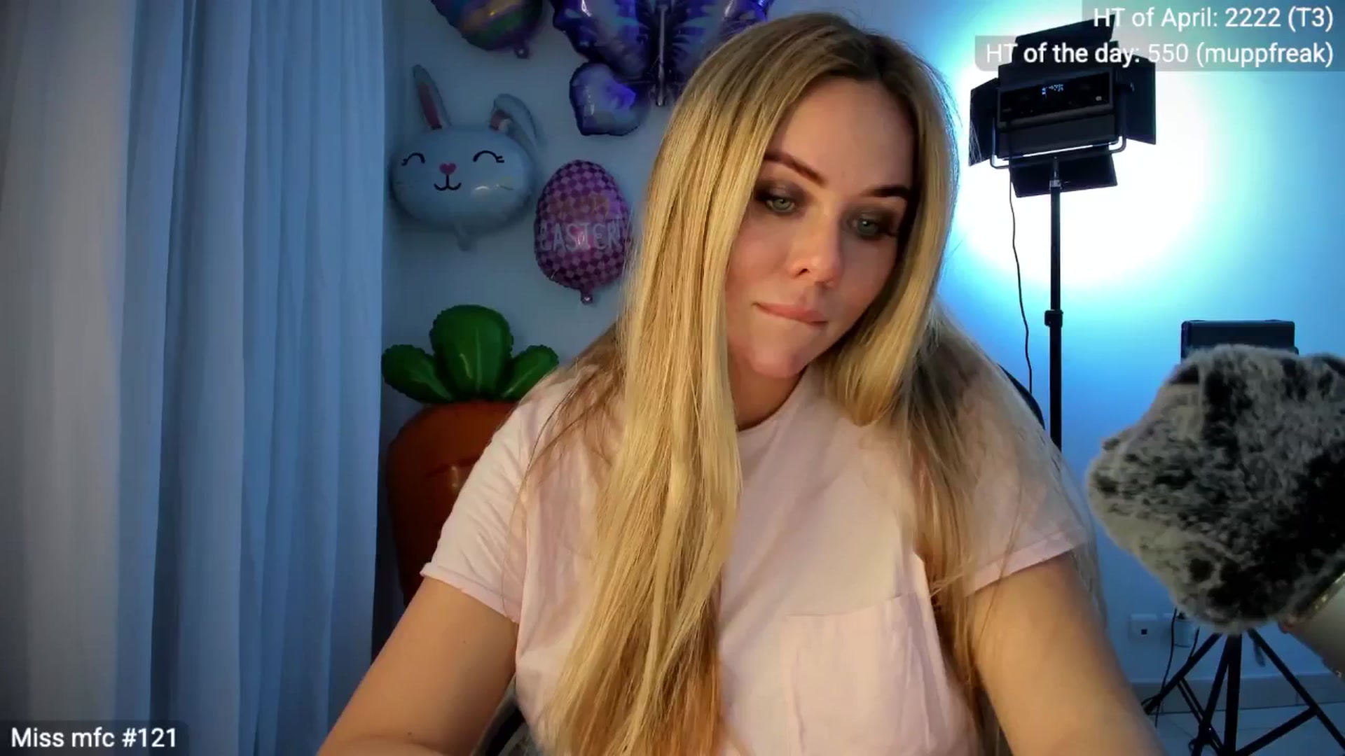 Gallery image thumbnail from Linda_0nline's myfreecams stream on, 04/05/2026, 20:14 image 16 of 20