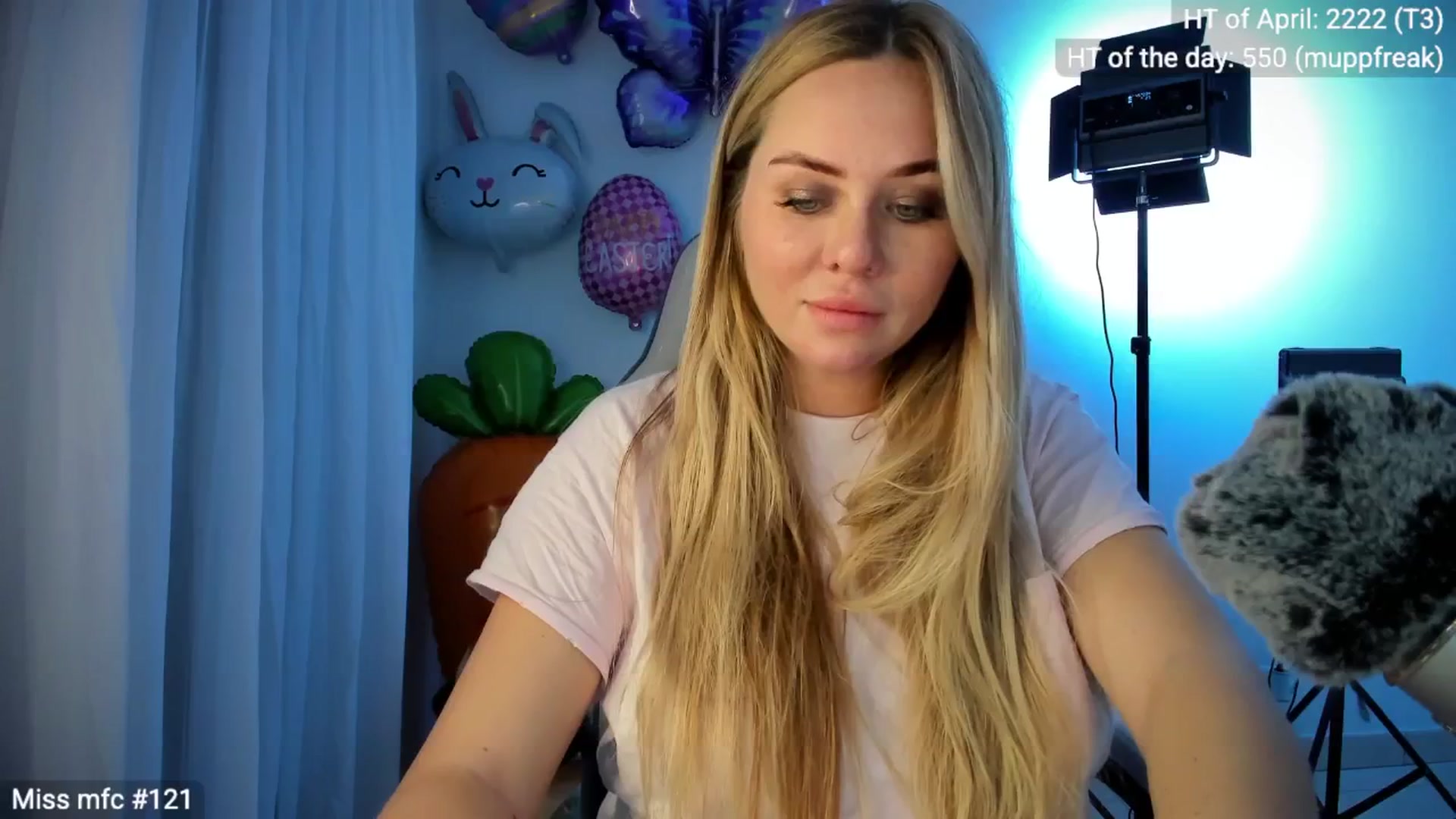 Gallery image thumbnail from Linda_0nline's myfreecams stream on, 04/05/2026, 20:14 image 13 of 20