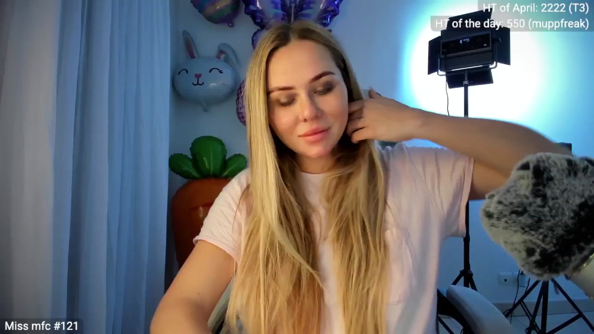 Gallery image thumbnail from Linda_0nline's myfreecams stream on, 04/05/2026, 20:14 image 15 of 20