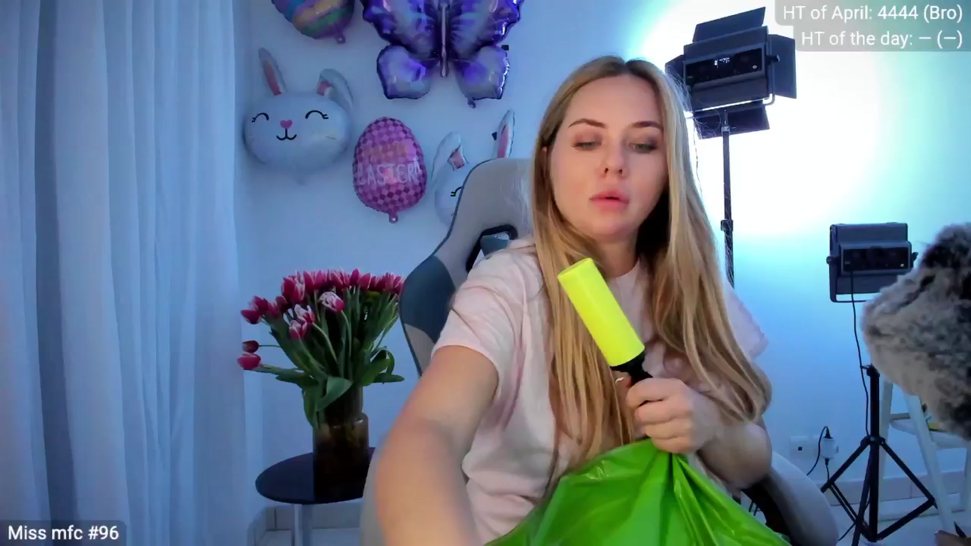 Gallery image thumbnail from Linda_0nline's myfreecams stream on, 04/07/2026, 19:59 image 1 of 20
