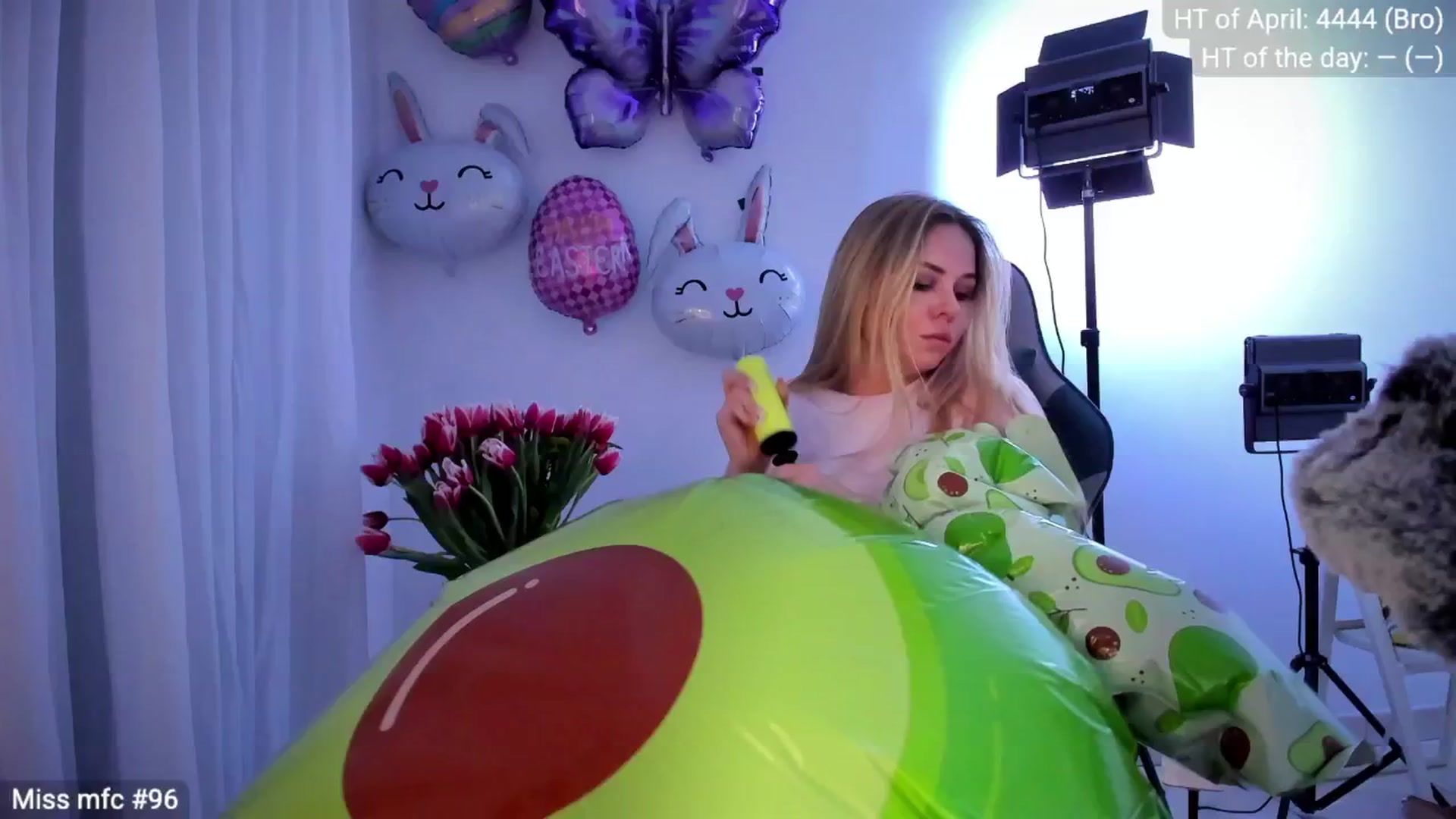 Gallery image thumbnail from Linda_0nline's myfreecams stream on, 04/07/2026, 19:59 image 9 of 20