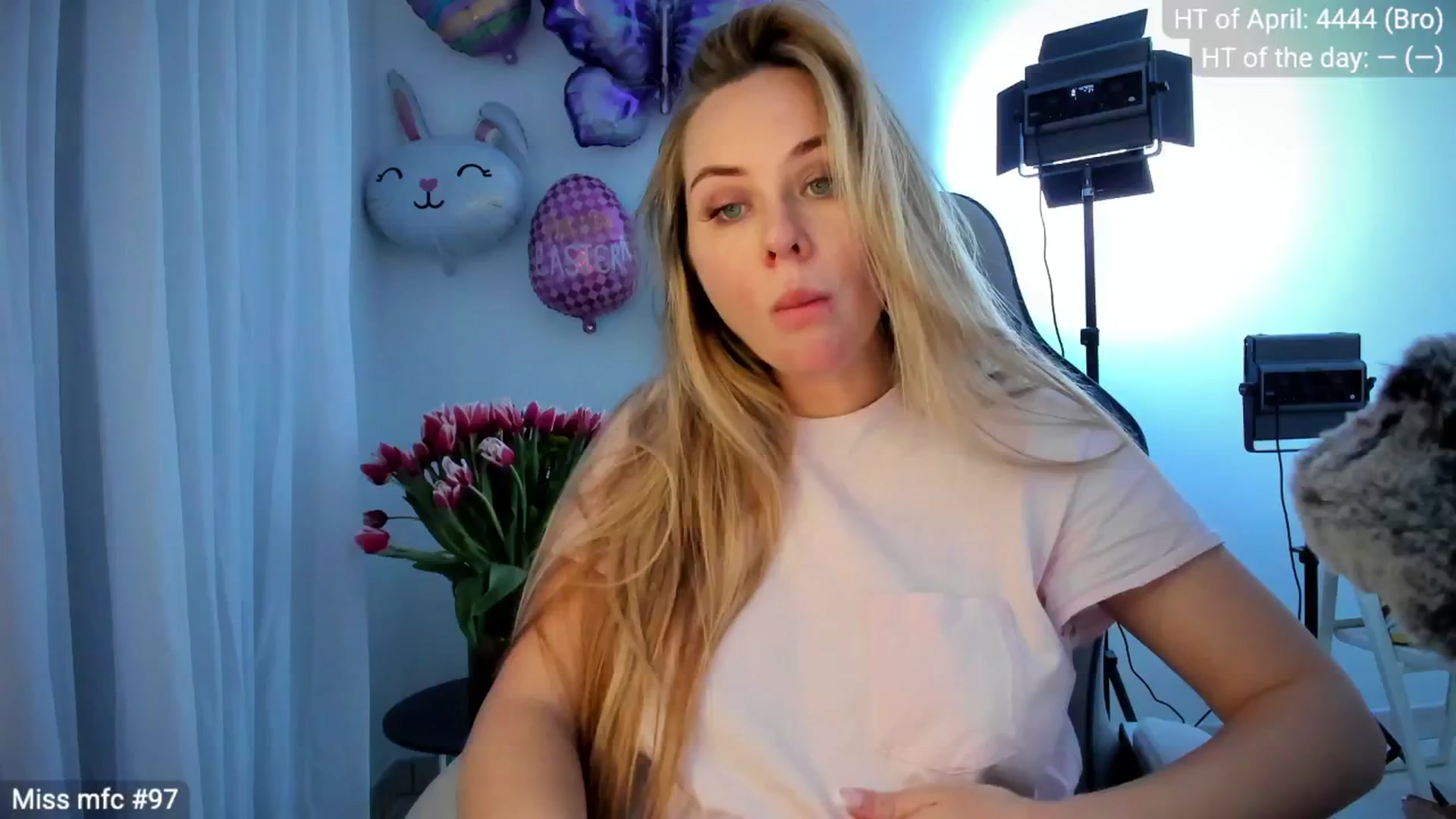 Gallery image thumbnail from Linda_0nline's myfreecams stream on, 04/07/2026, 19:59 image 13 of 20