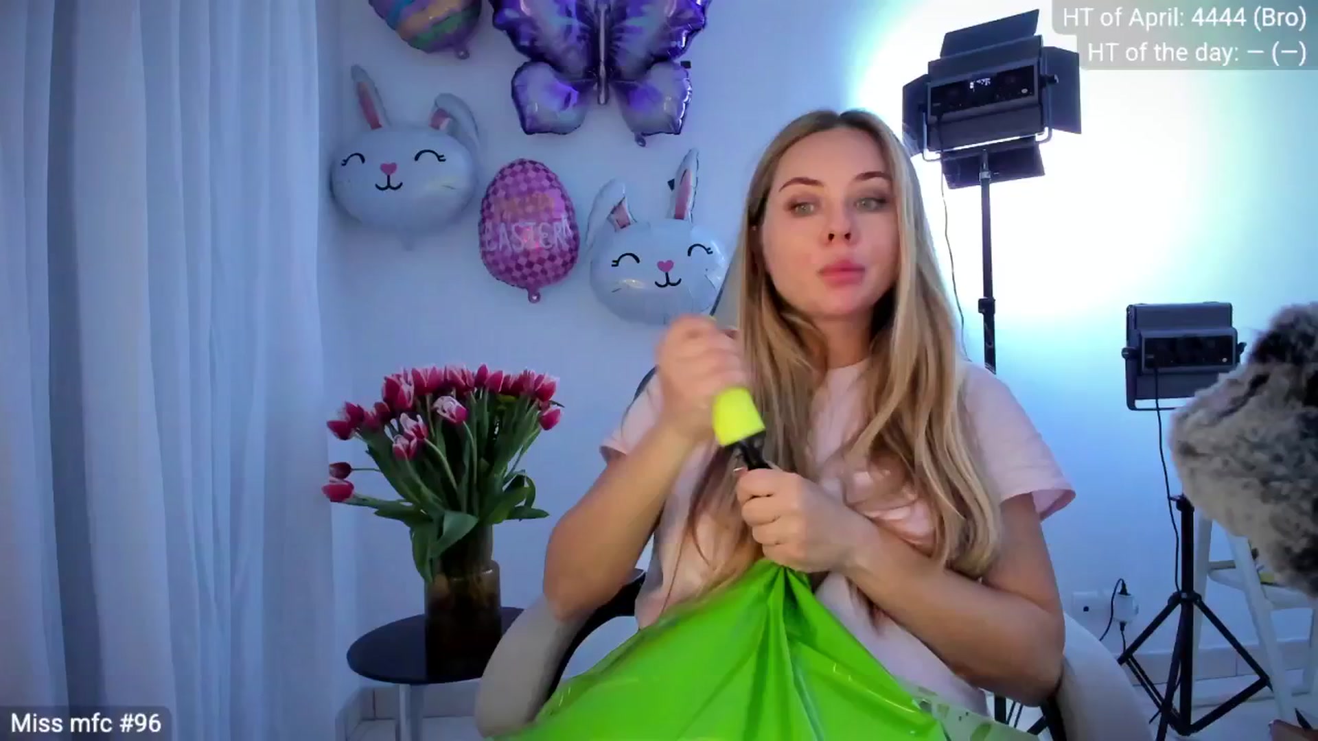 Gallery image thumbnail from Linda_0nline's myfreecams stream on, 04/07/2026, 19:59 image 3 of 20