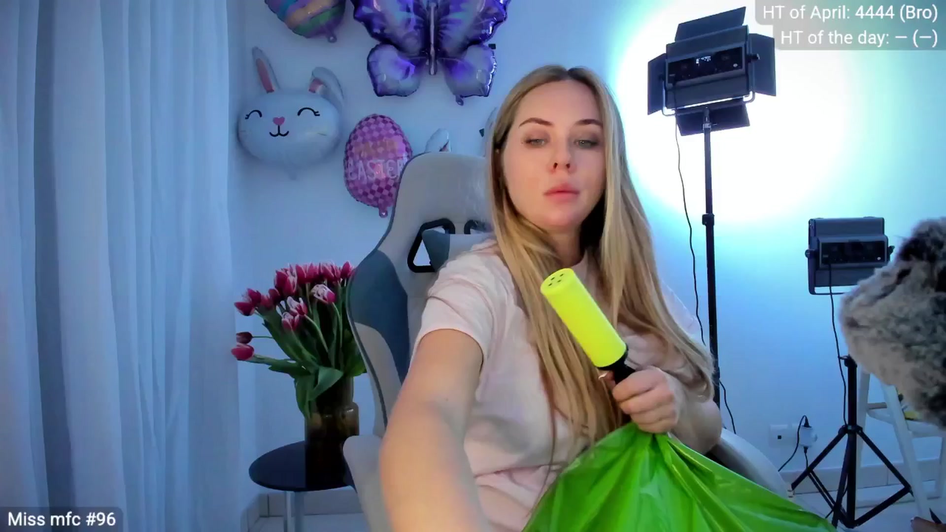 Gallery image thumbnail from Linda_0nline's myfreecams stream on, 04/07/2026, 19:59 image 2 of 20