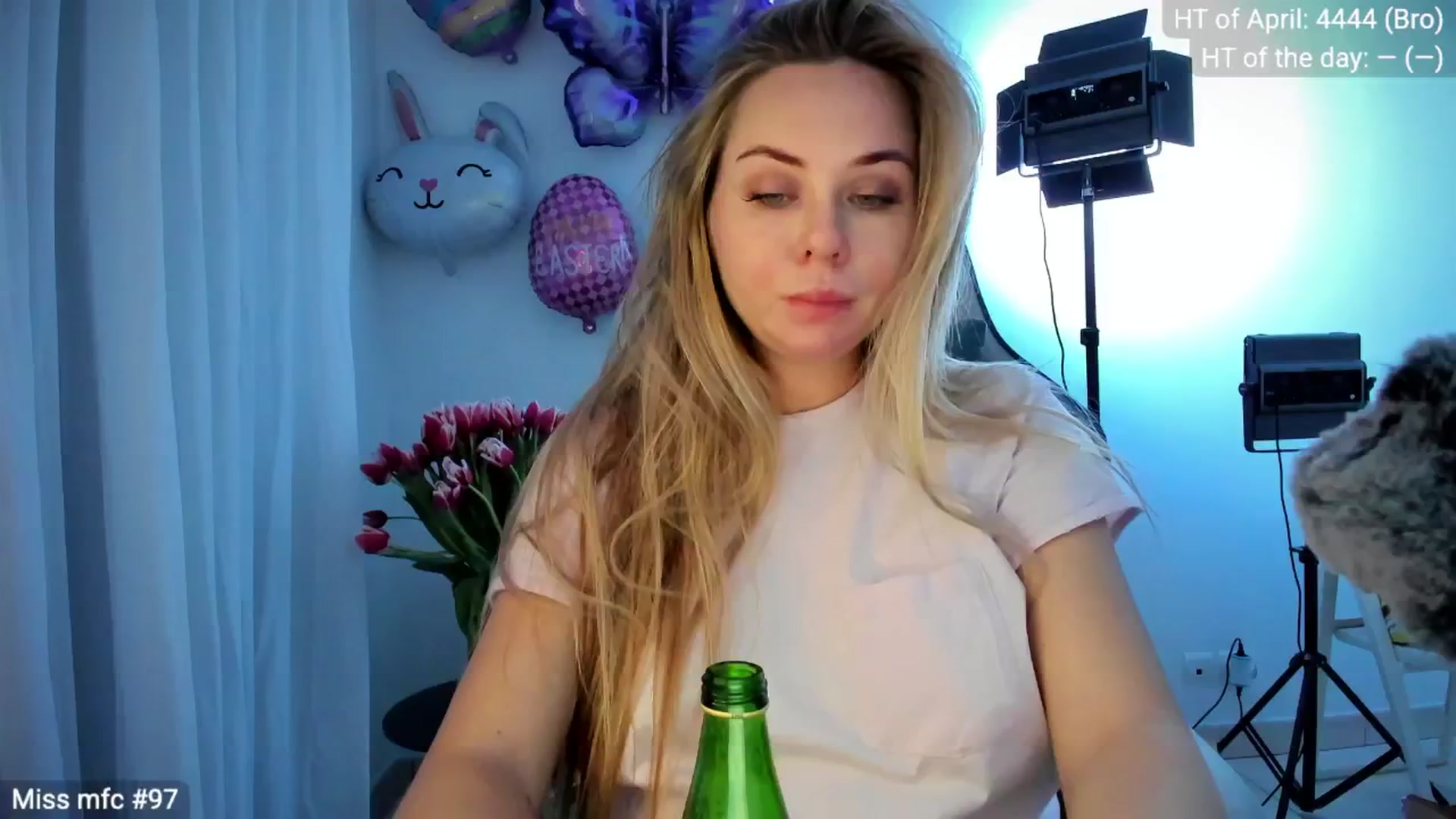 Gallery image thumbnail from Linda_0nline's myfreecams stream on, 04/07/2026, 19:59 image 17 of 20