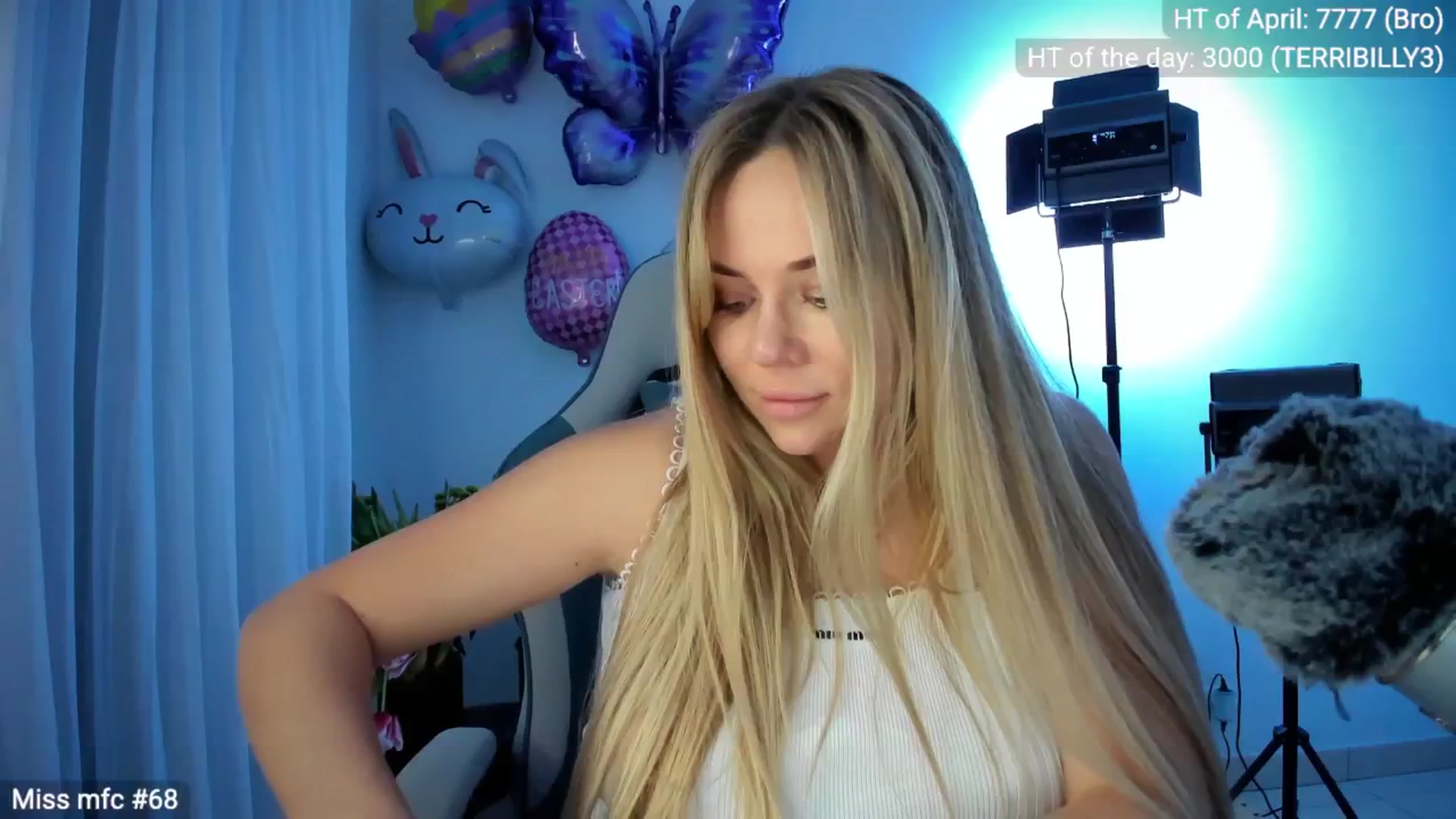 Gallery image thumbnail from Linda_0nline's myfreecams stream on, 04/12/2026, 20:22 image 10 of 20