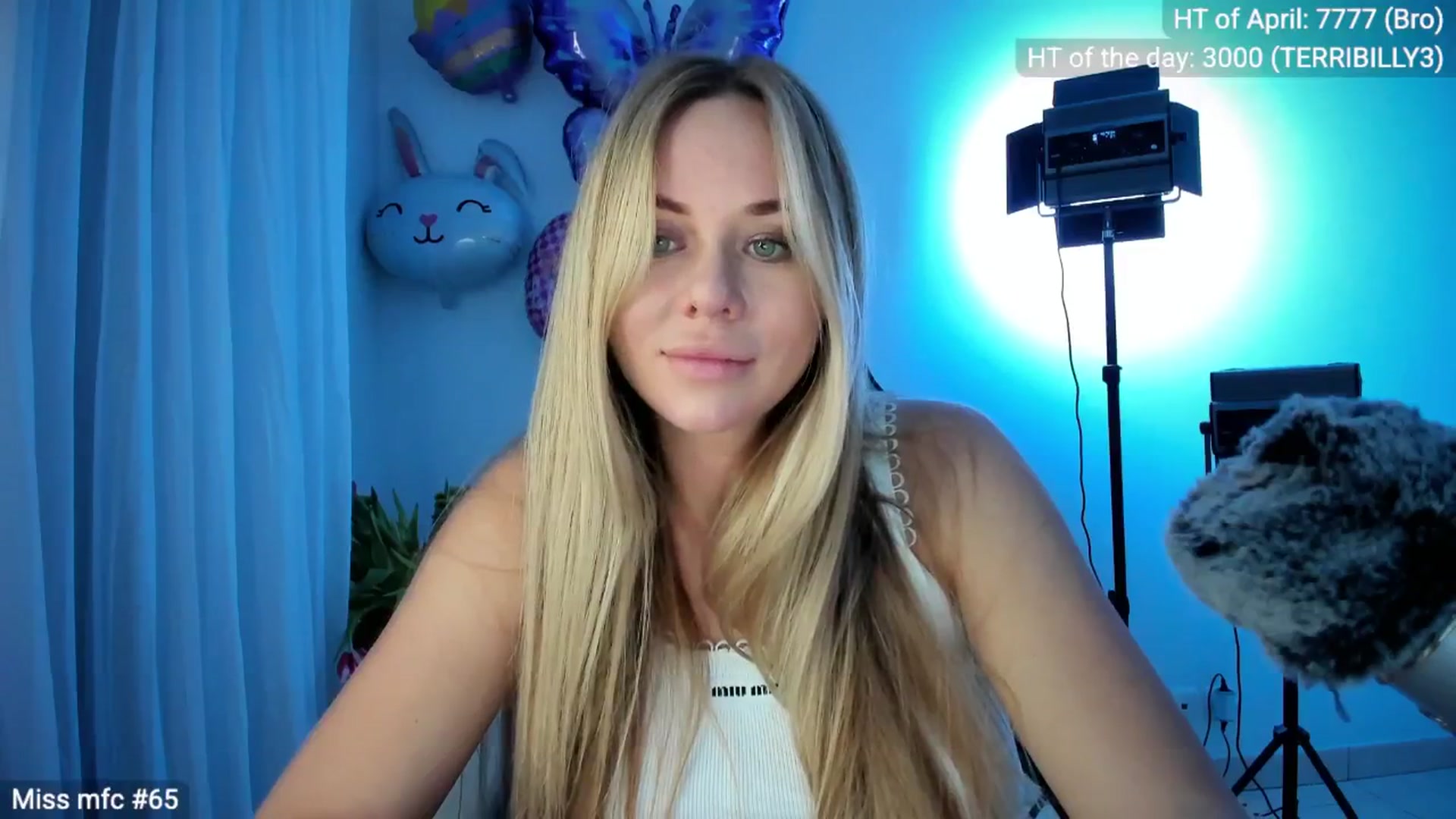 Gallery image thumbnail from Linda_0nline's myfreecams stream on, 04/12/2026, 20:22 image 19 of 20