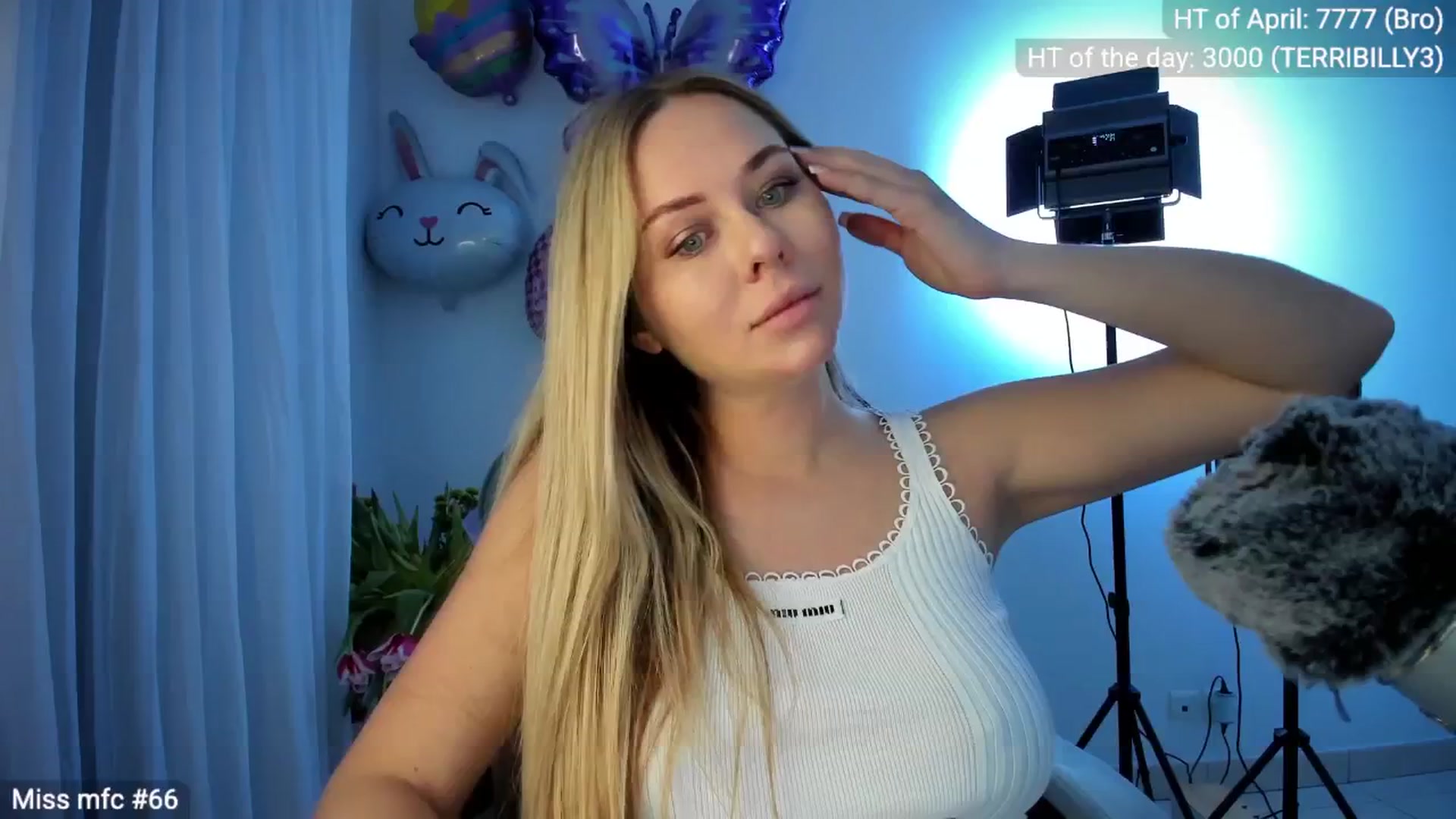 Gallery image thumbnail from Linda_0nline's myfreecams stream on, 04/12/2026, 20:22 image 15 of 20