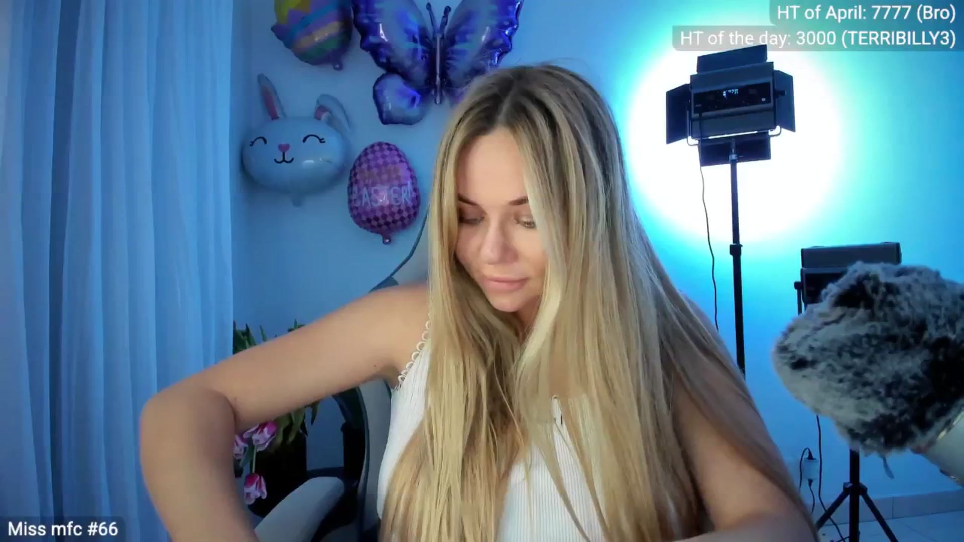 Gallery image thumbnail from Linda_0nline's myfreecams stream on, 04/12/2026, 20:22 image 12 of 20