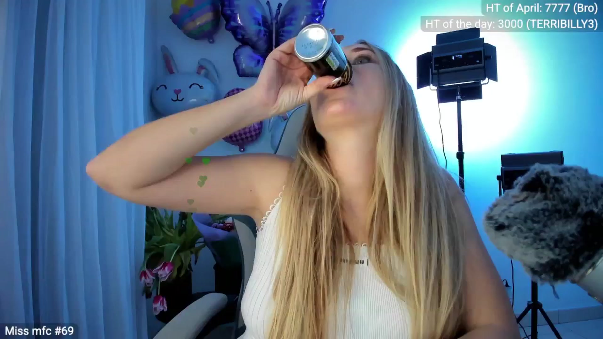 Gallery image thumbnail from Linda_0nline's myfreecams stream on, 04/12/2026, 20:22 image 9 of 20