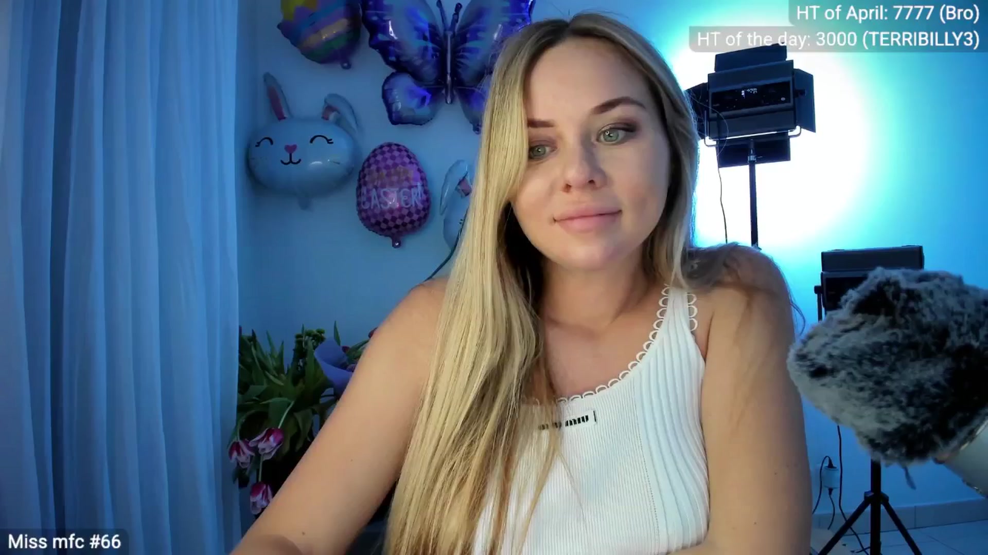 Gallery image thumbnail from Linda_0nline's myfreecams stream on, 04/12/2026, 20:22 image 18 of 20