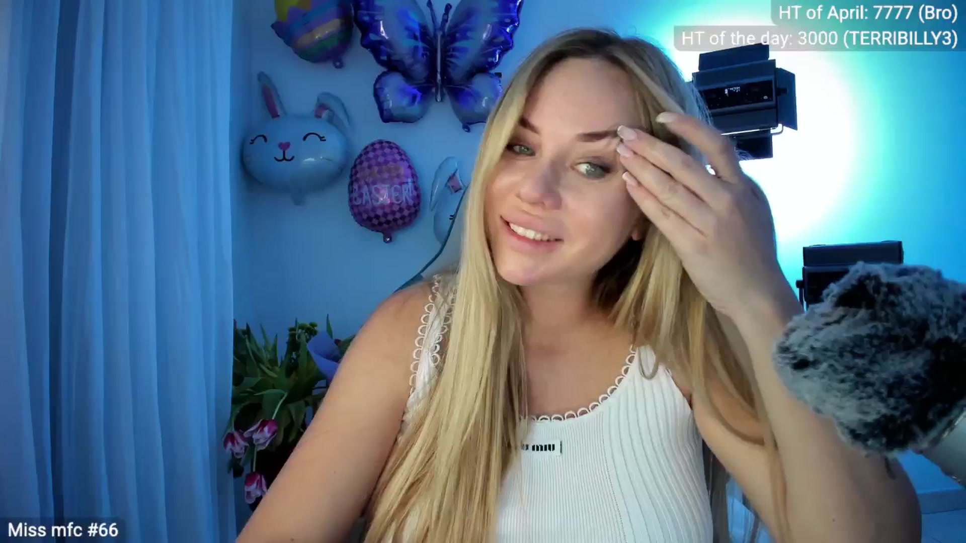 Gallery image thumbnail from Linda_0nline's myfreecams stream on, 04/12/2026, 20:22 image 14 of 20