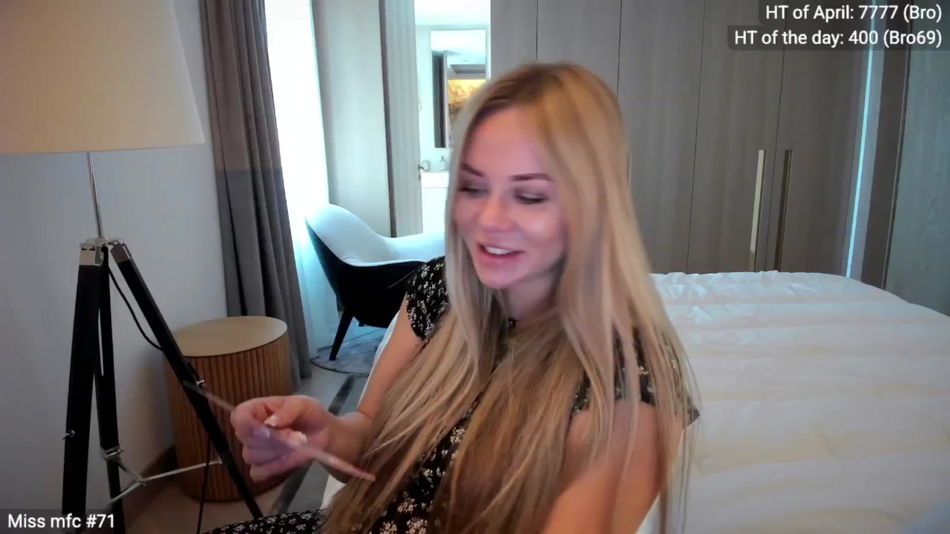 Gallery image thumbnail from Linda_0nline's myfreecams stream on, 04/13/2026, 10:09 image 7 of 20