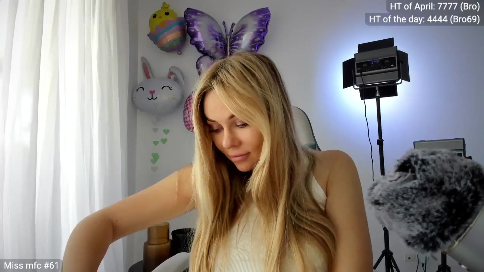 Gallery image thumbnail from Linda_0nline's myfreecams stream on, 04/14/2026, 10:30 image 4 of 20