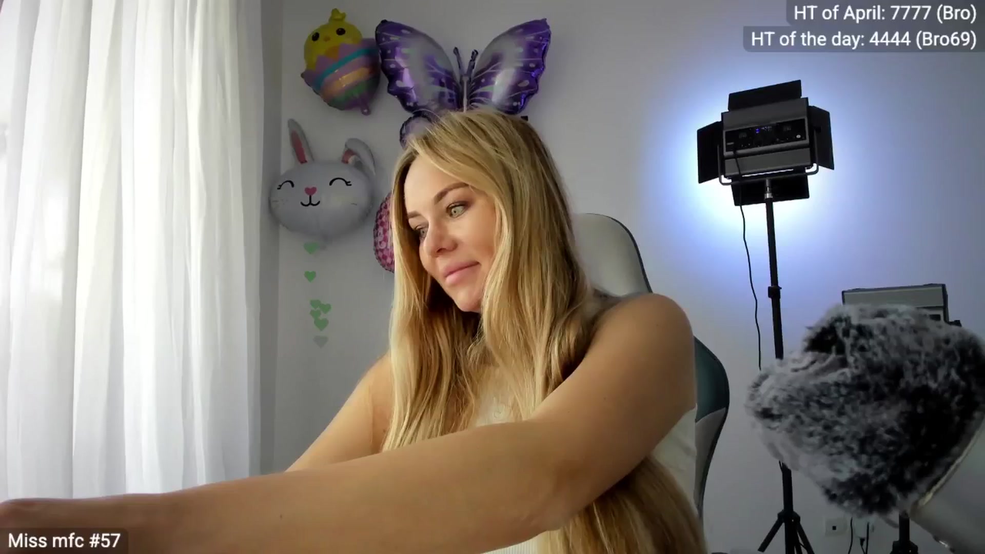 Gallery image thumbnail from Linda_0nline's myfreecams stream on, 04/14/2026, 10:30 image 7 of 20